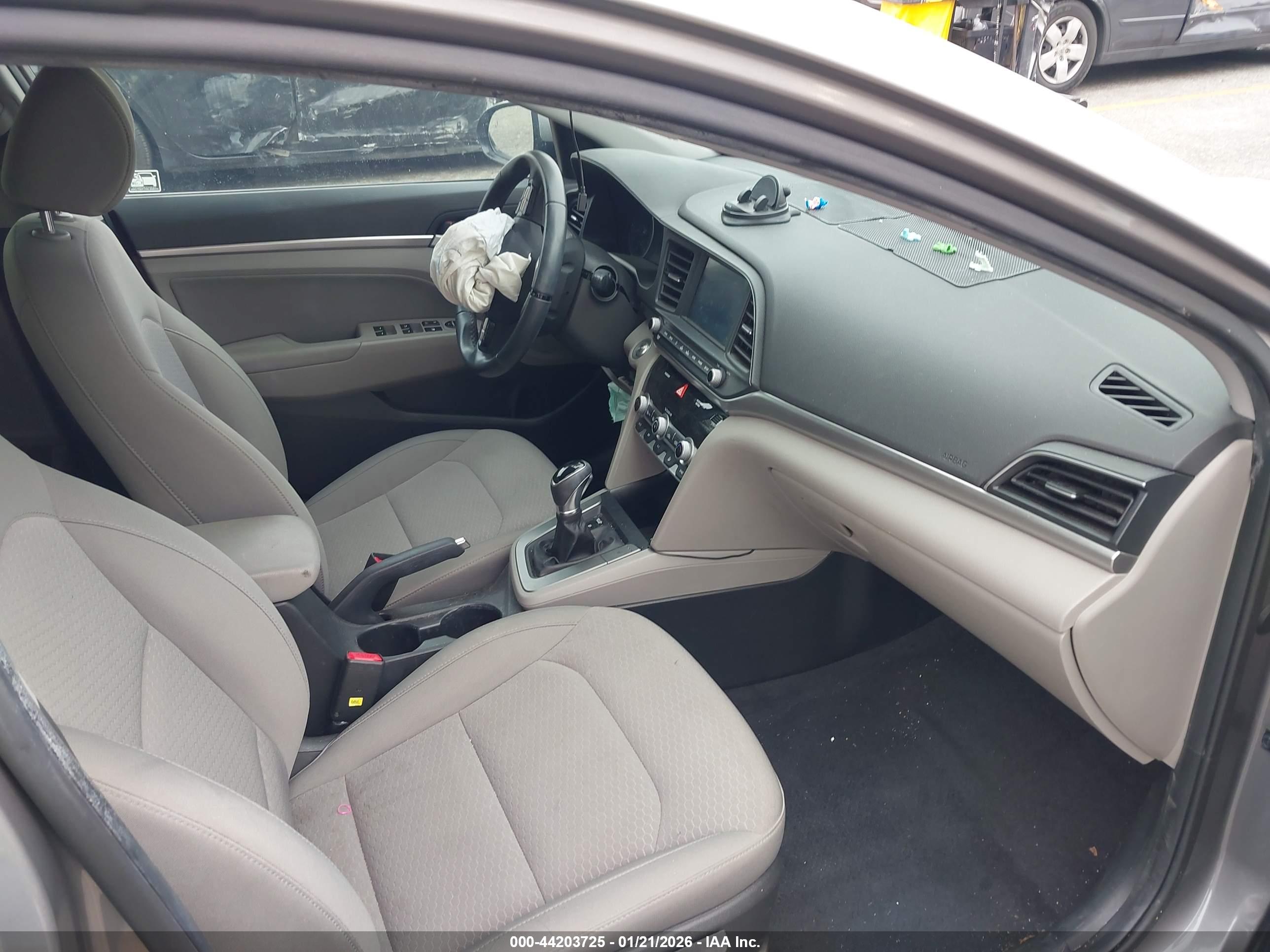 HYUNDAI ELANTRA image 5