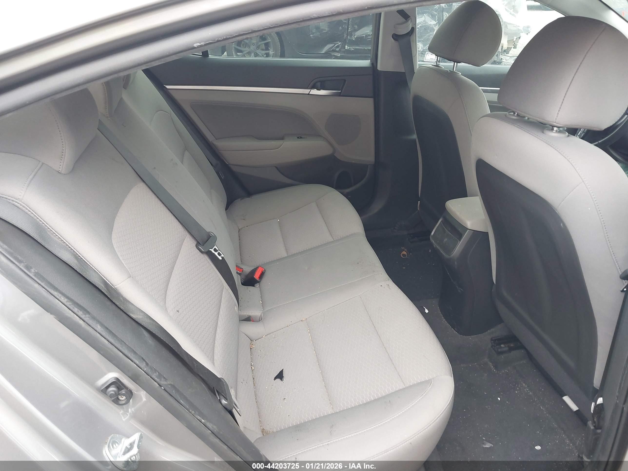 HYUNDAI ELANTRA image 8