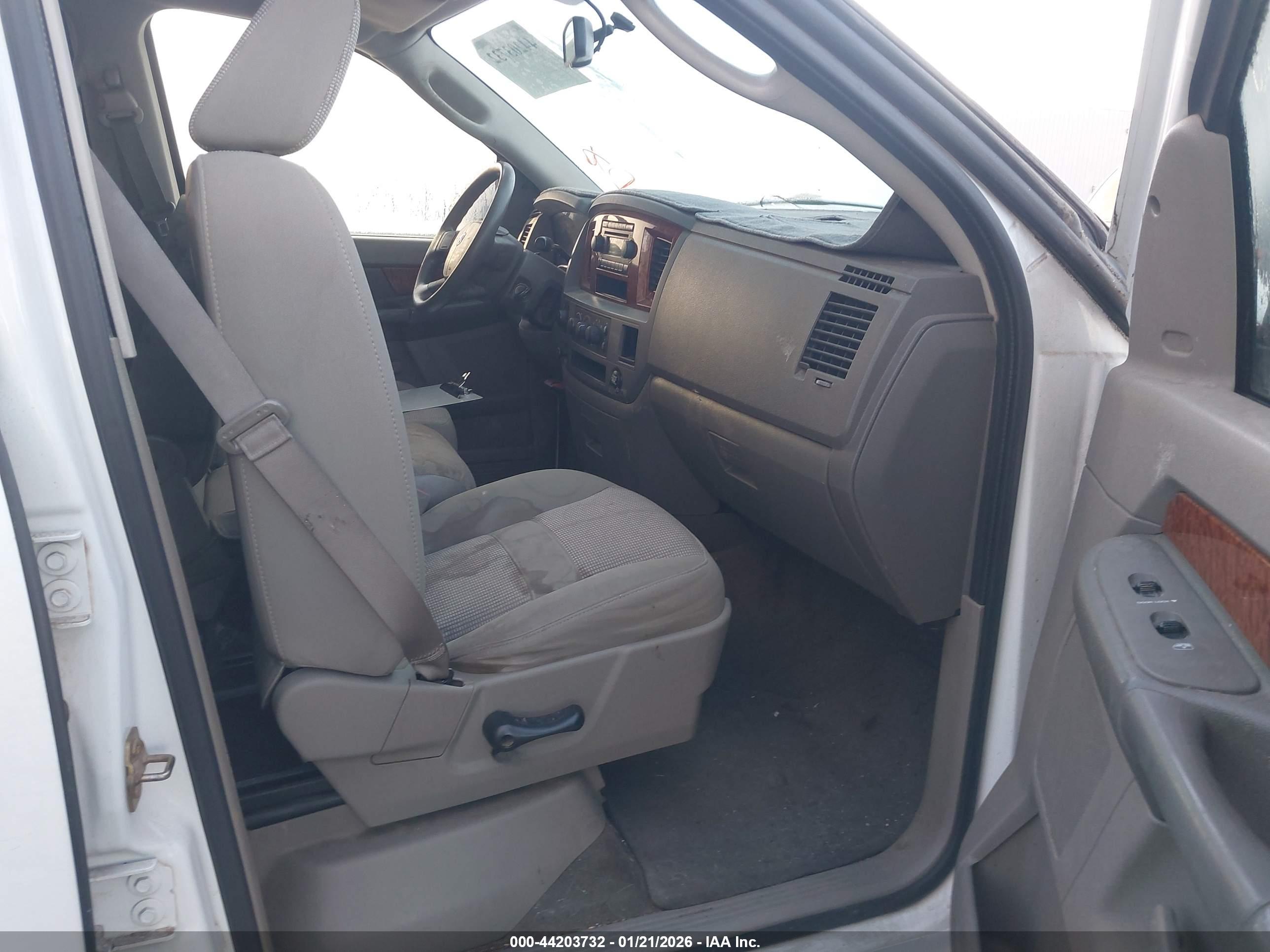 DODGE RAM image 5