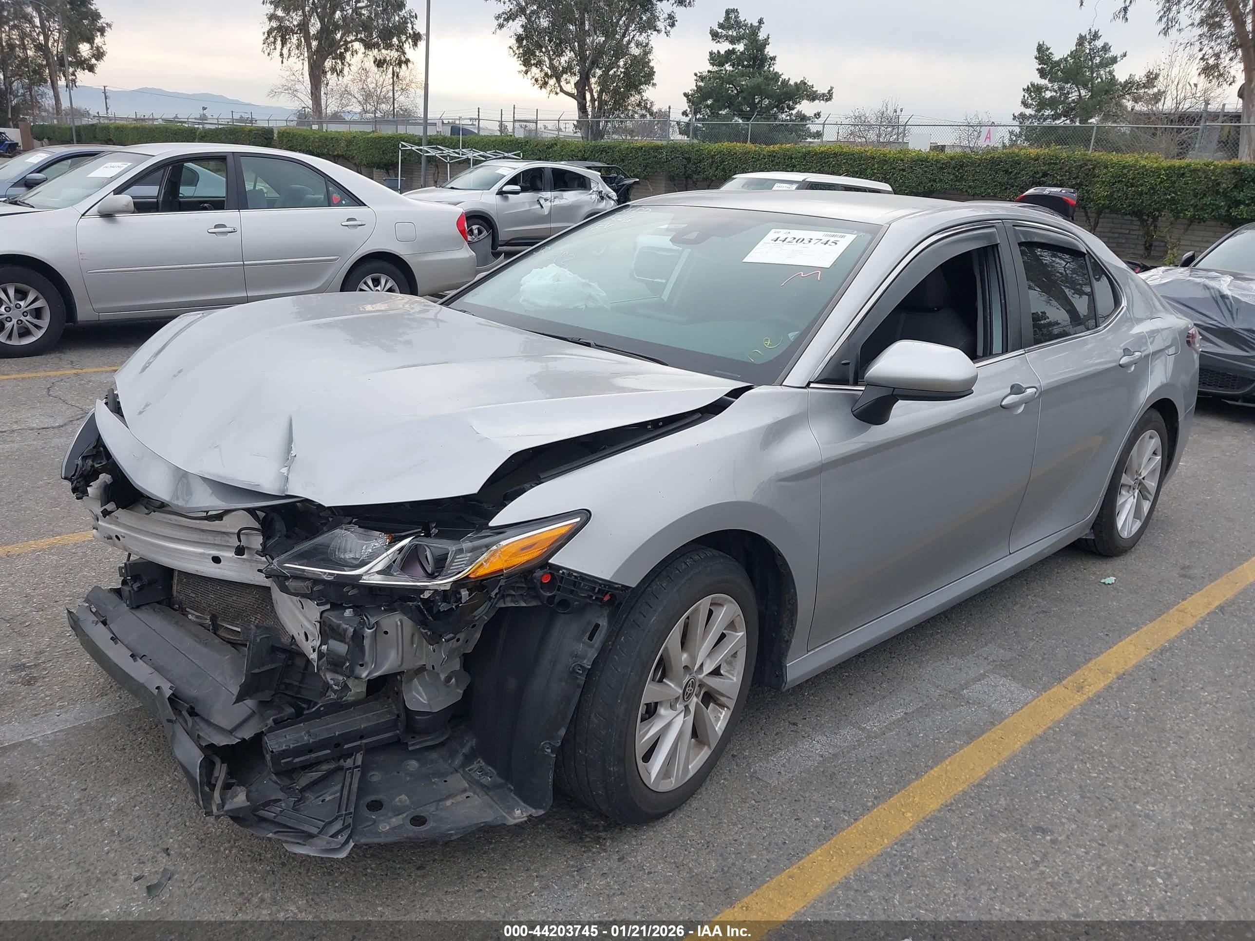 TOYOTA CAMRY image 2