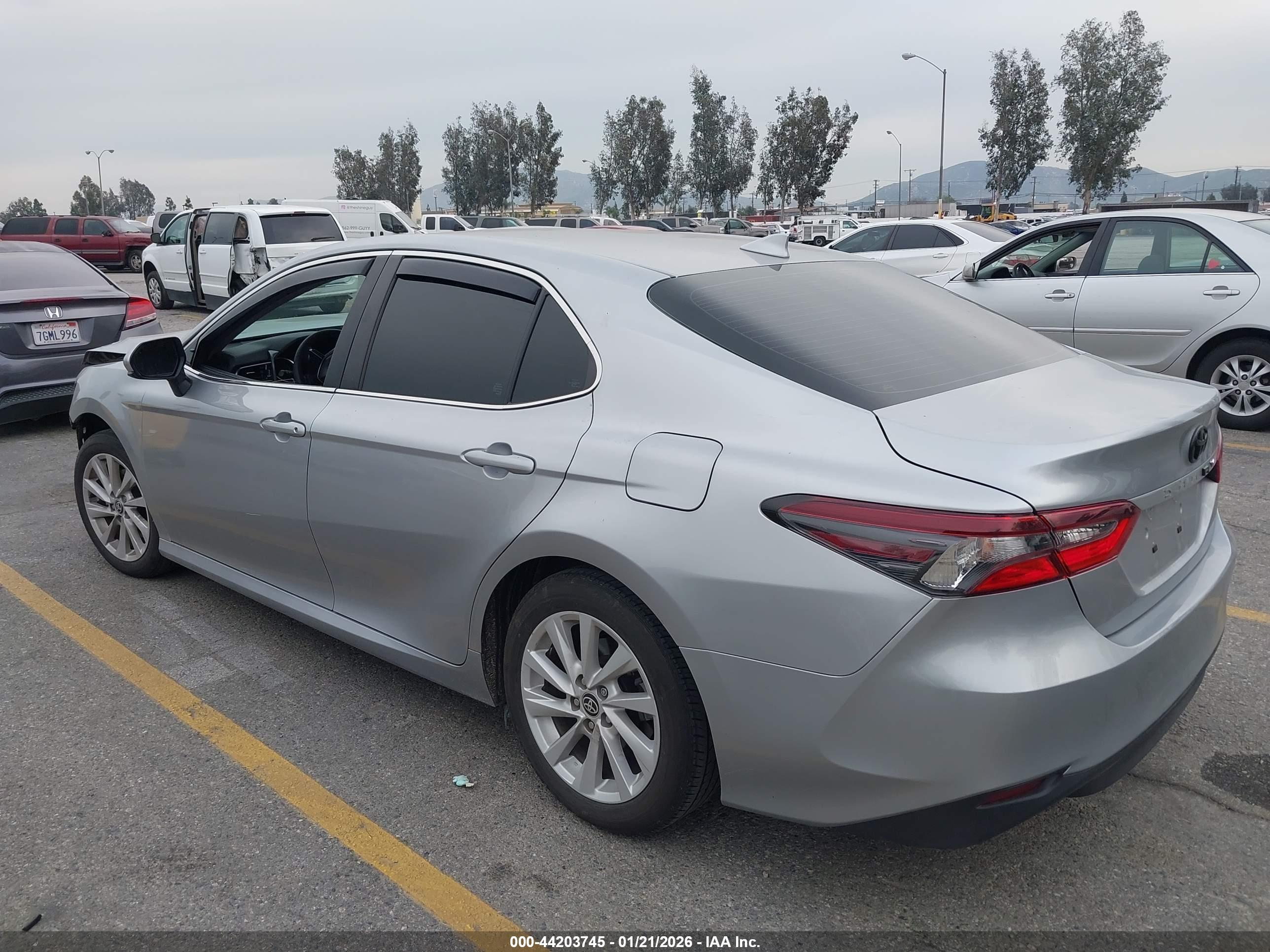 TOYOTA CAMRY image 3