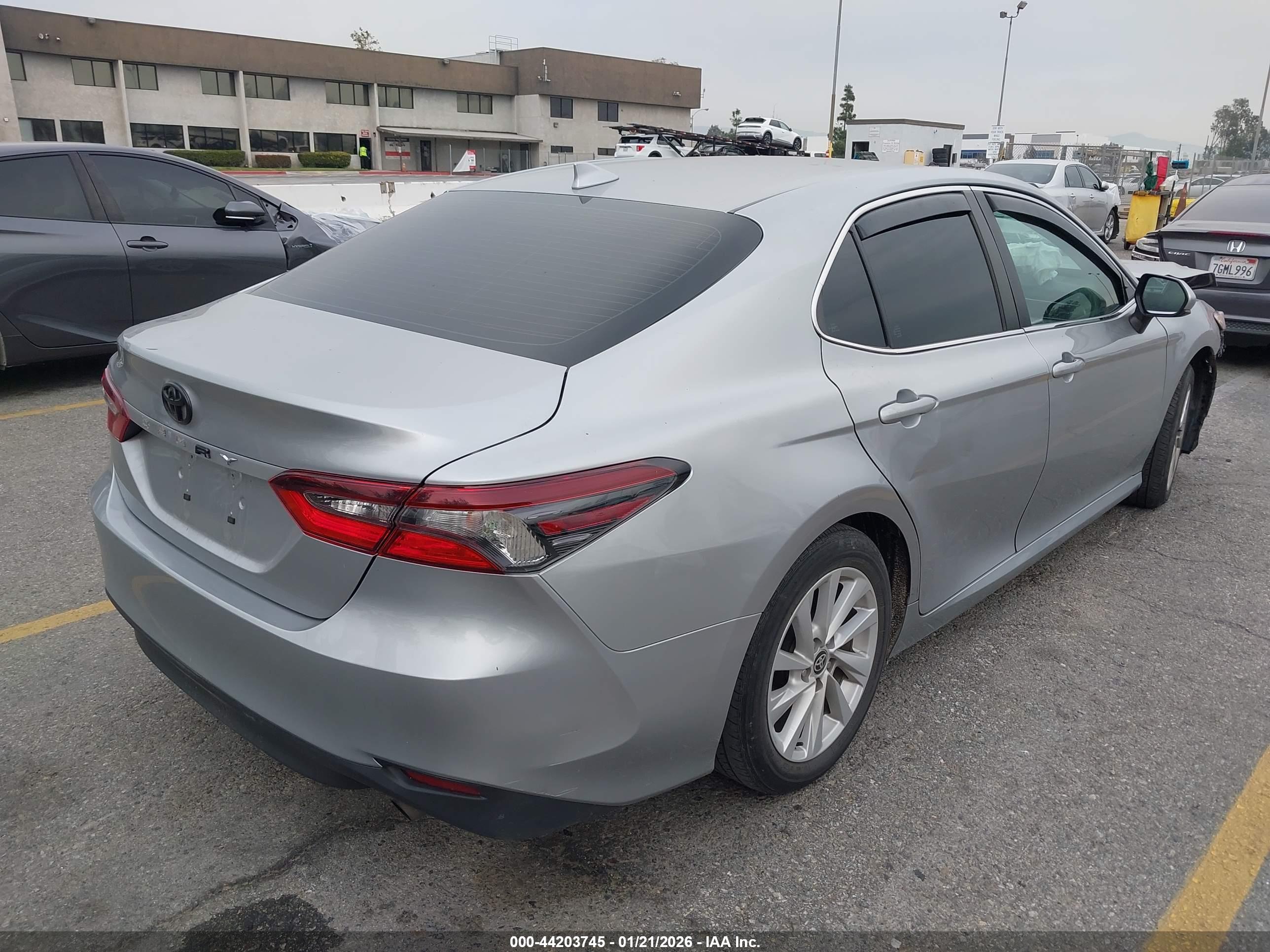 TOYOTA CAMRY image 4