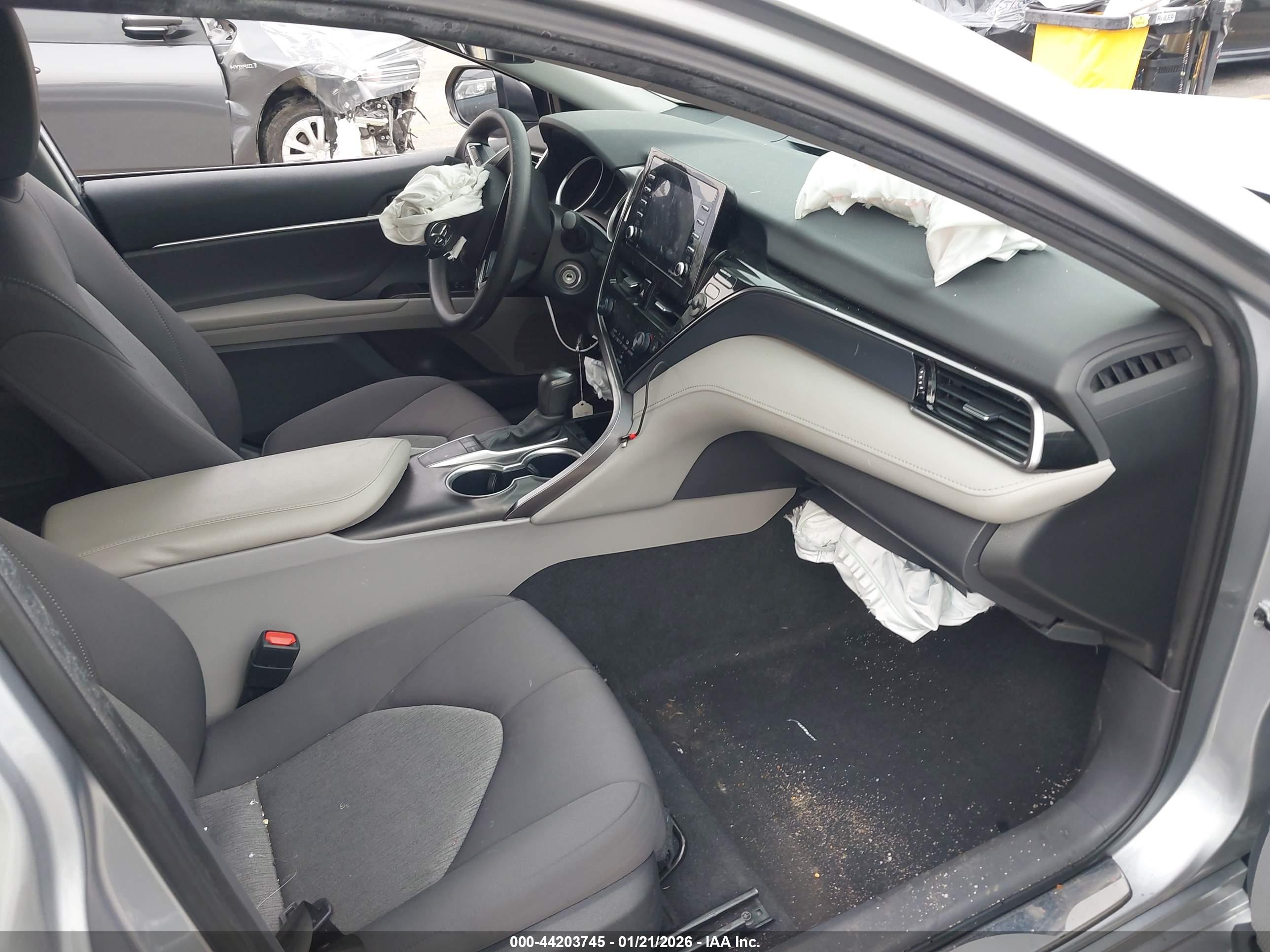 TOYOTA CAMRY image 5