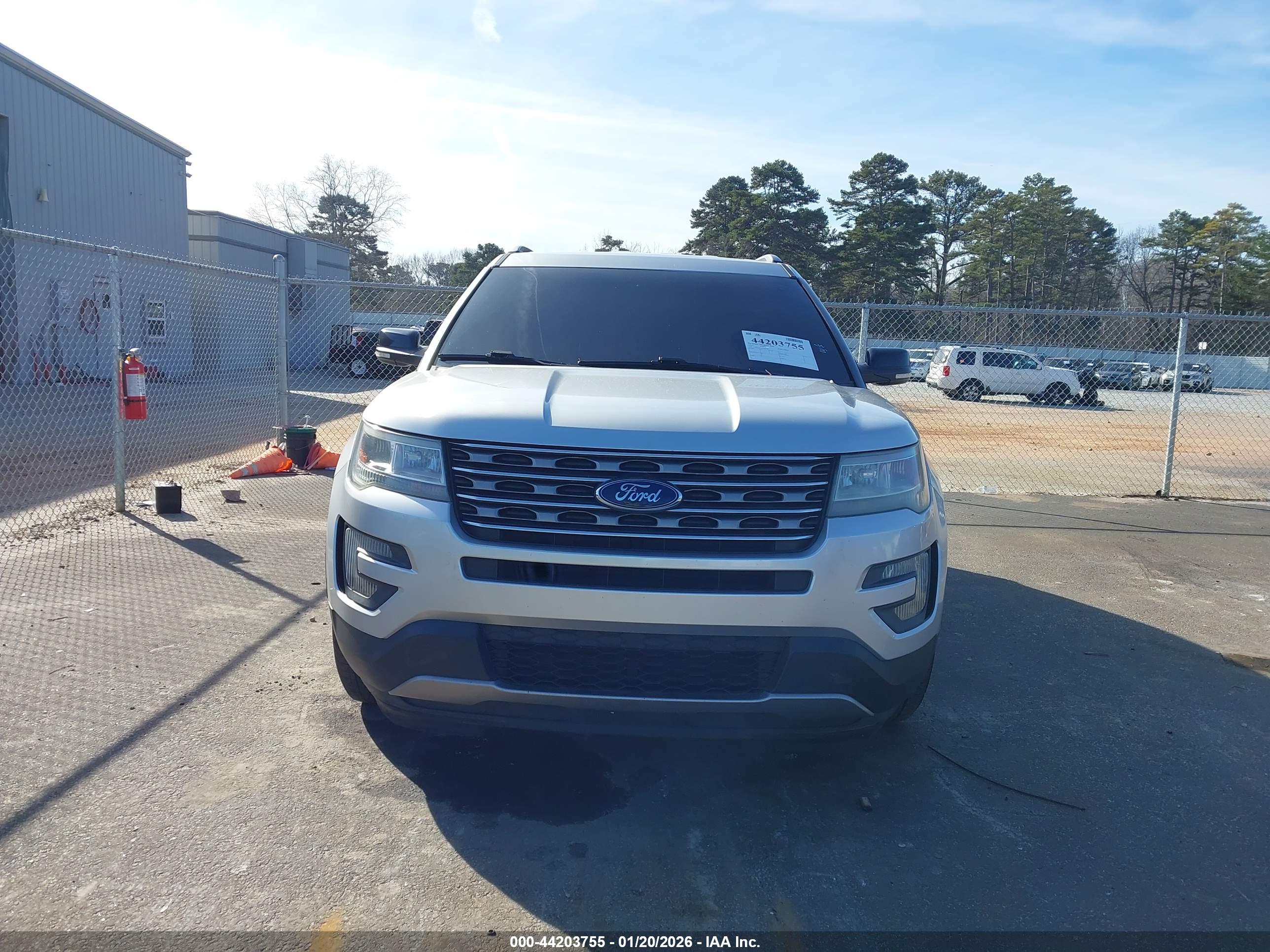 FORD EXPLORER image 6