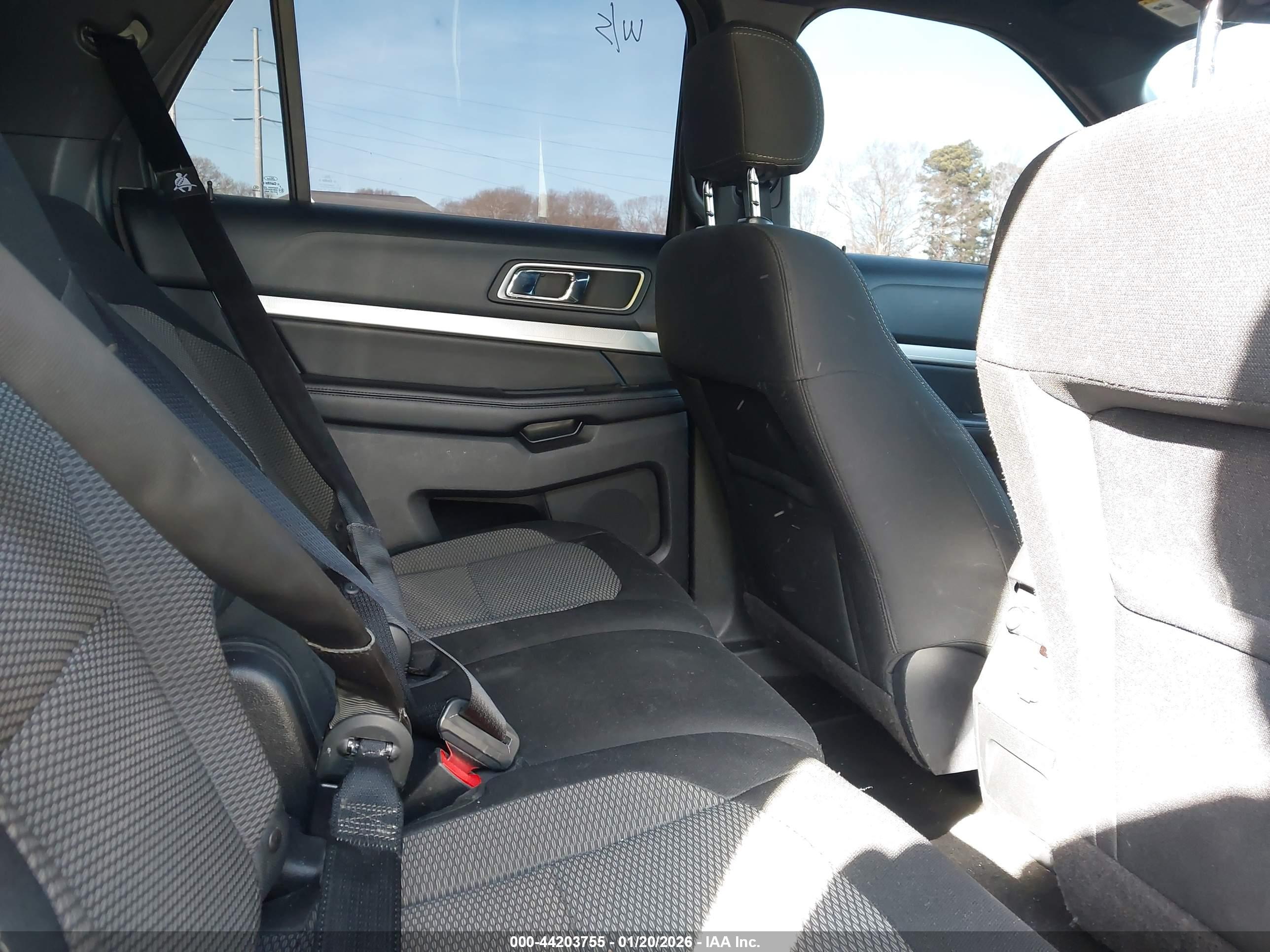 FORD EXPLORER image 8