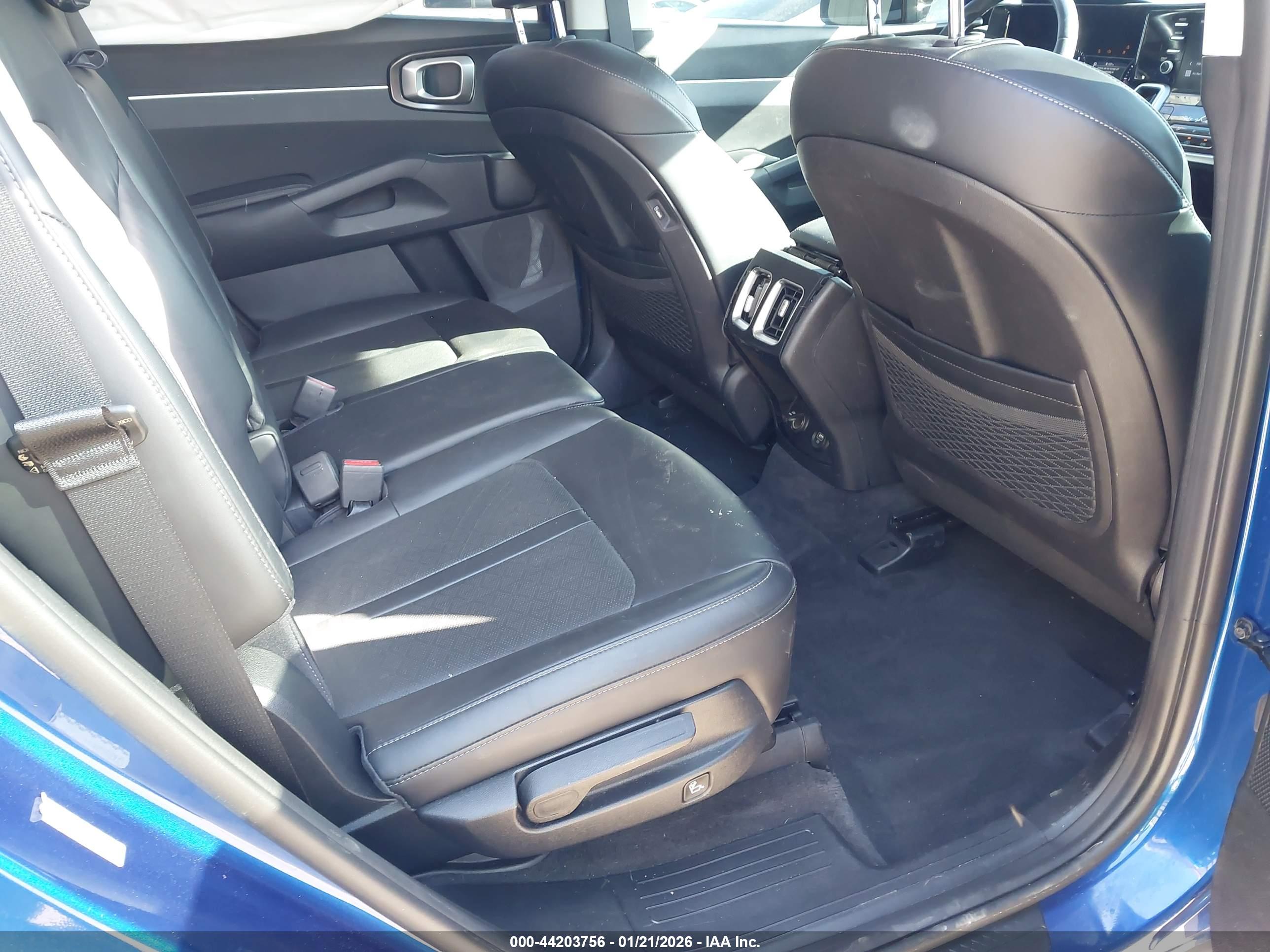 KIA SORENTO image 8