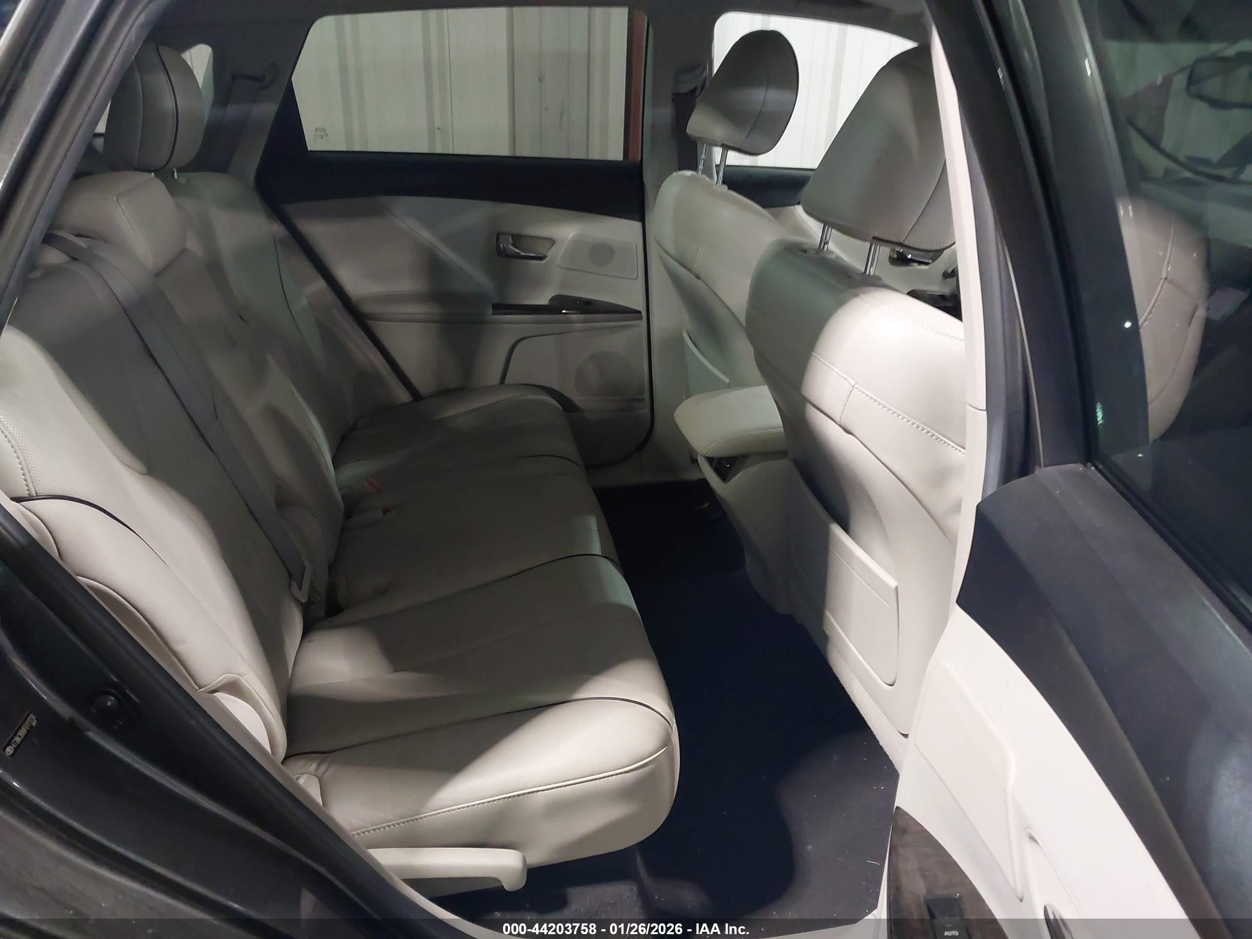 TOYOTA VENZA image 8