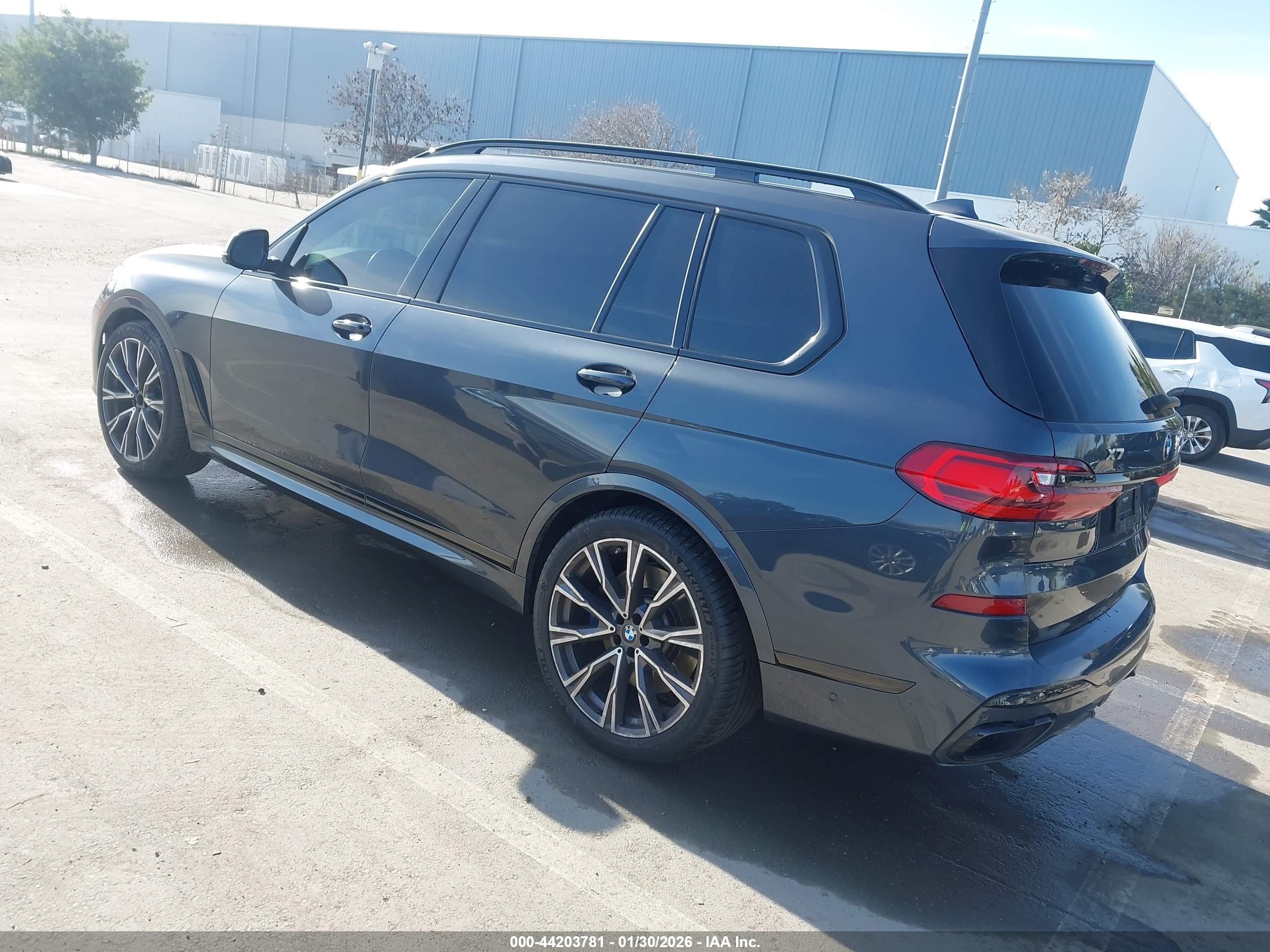 BMW X7 image 3