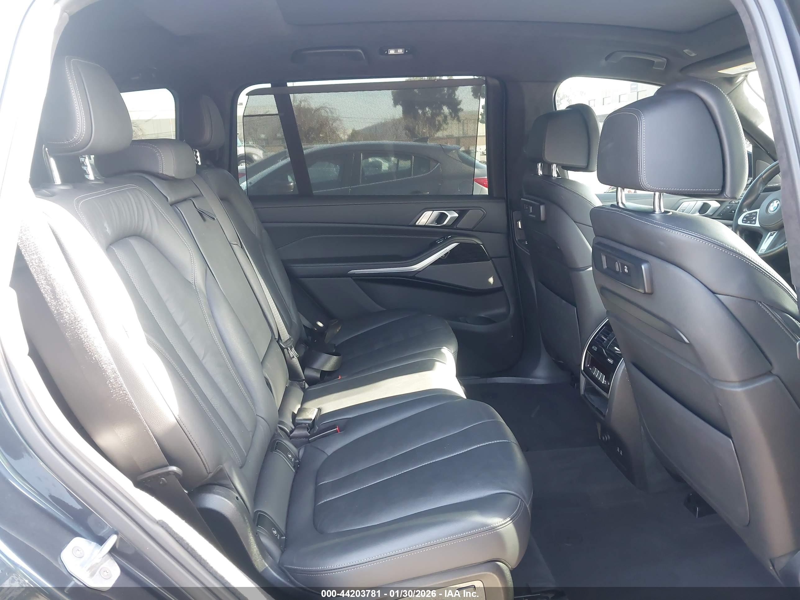 BMW X7 image 8