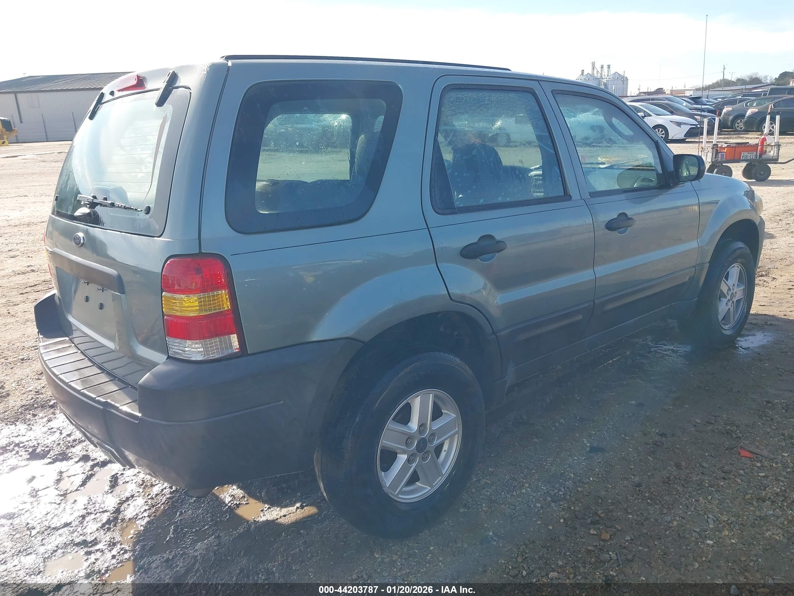 FORD ESCAPE image 4