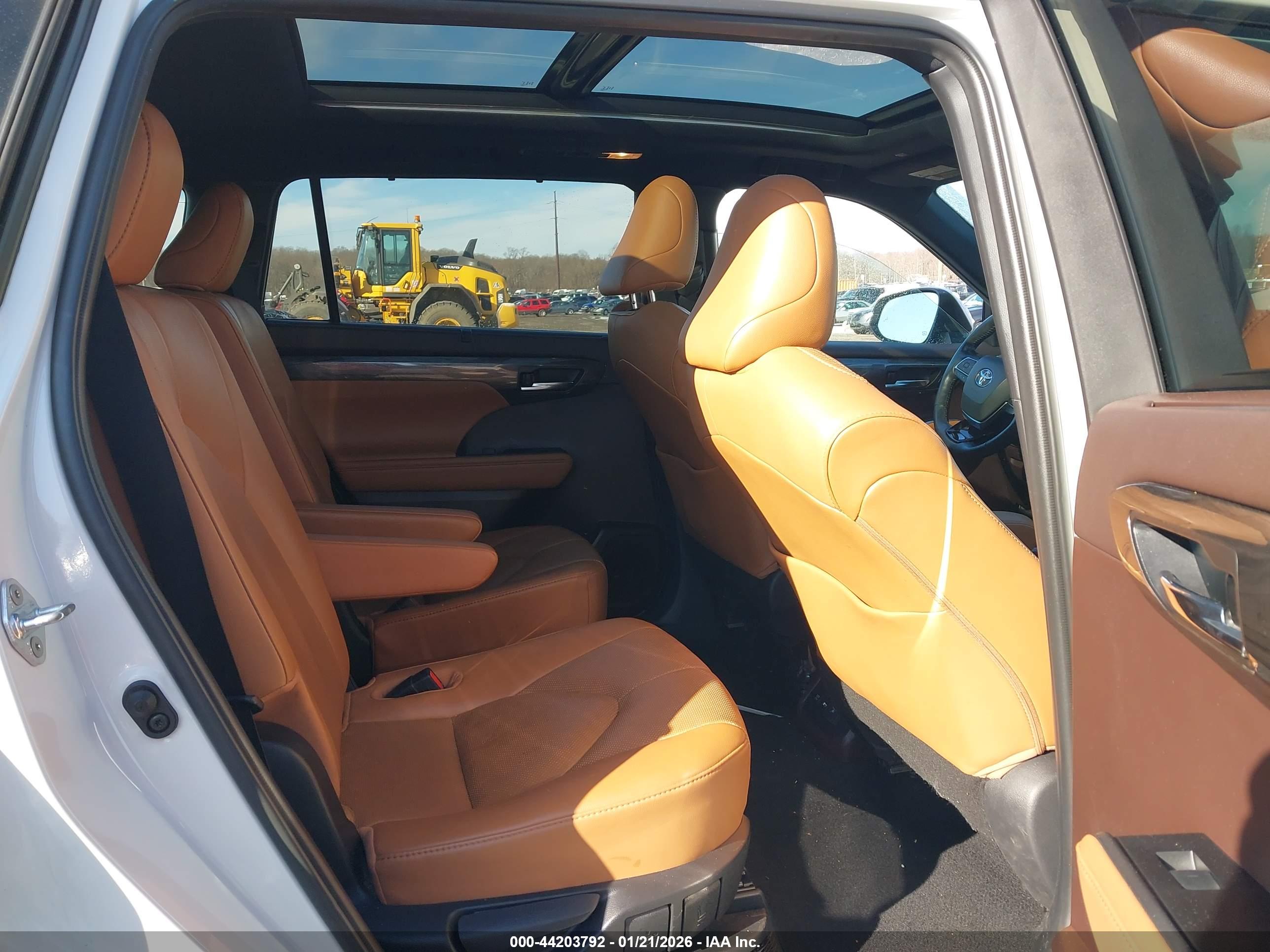 TOYOTA HIGHLANDER image 8