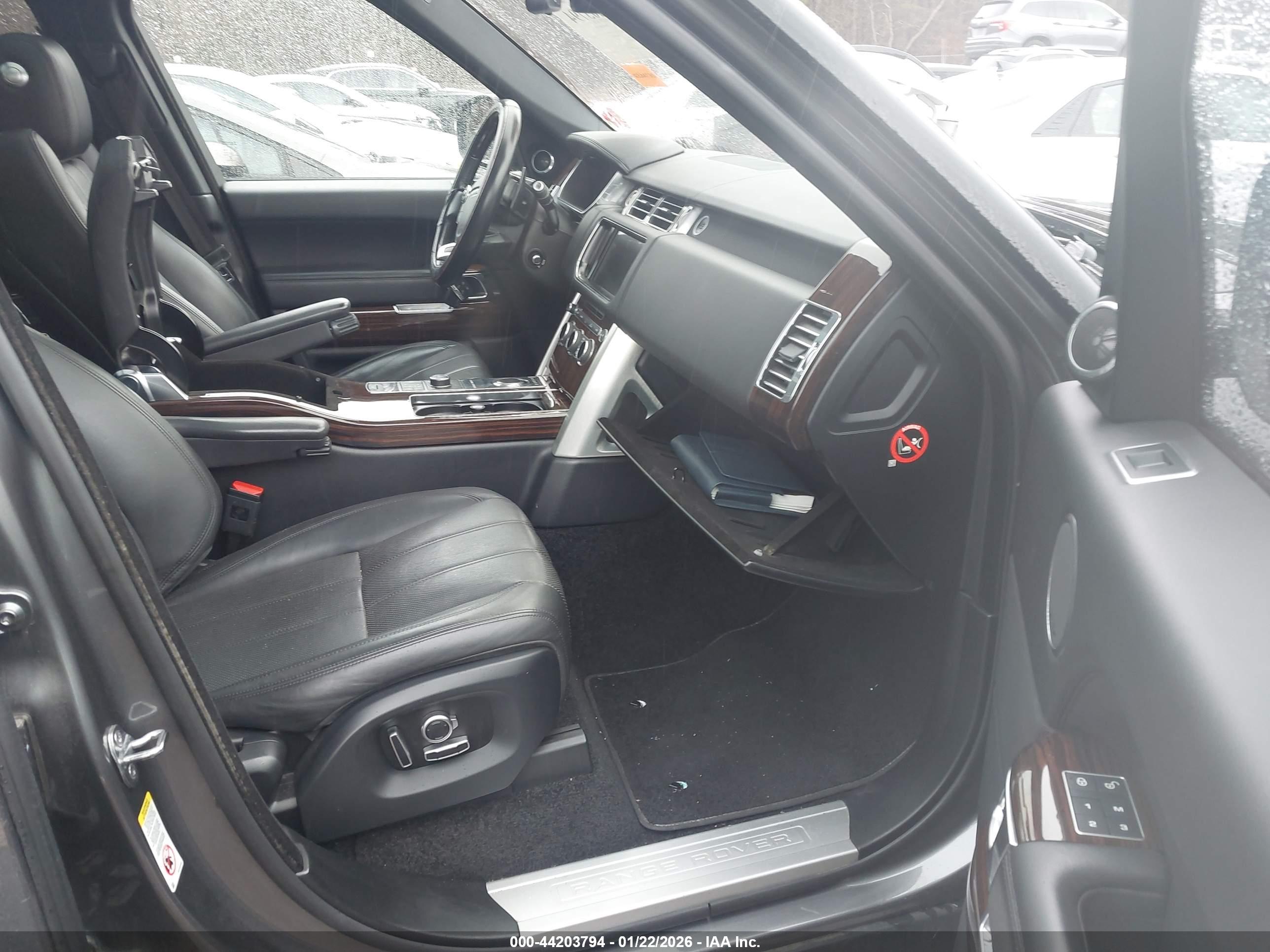 LAND ROVER image 5