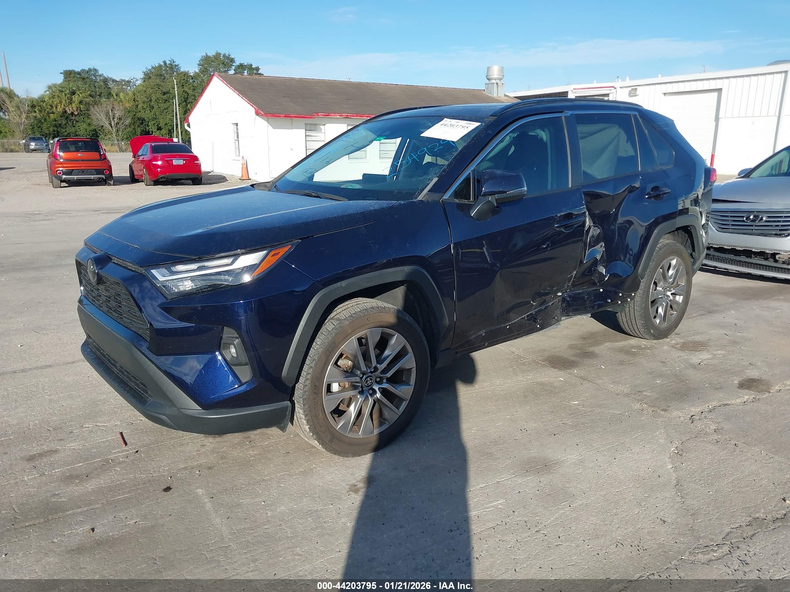 TOYOTA RAV4 image 2