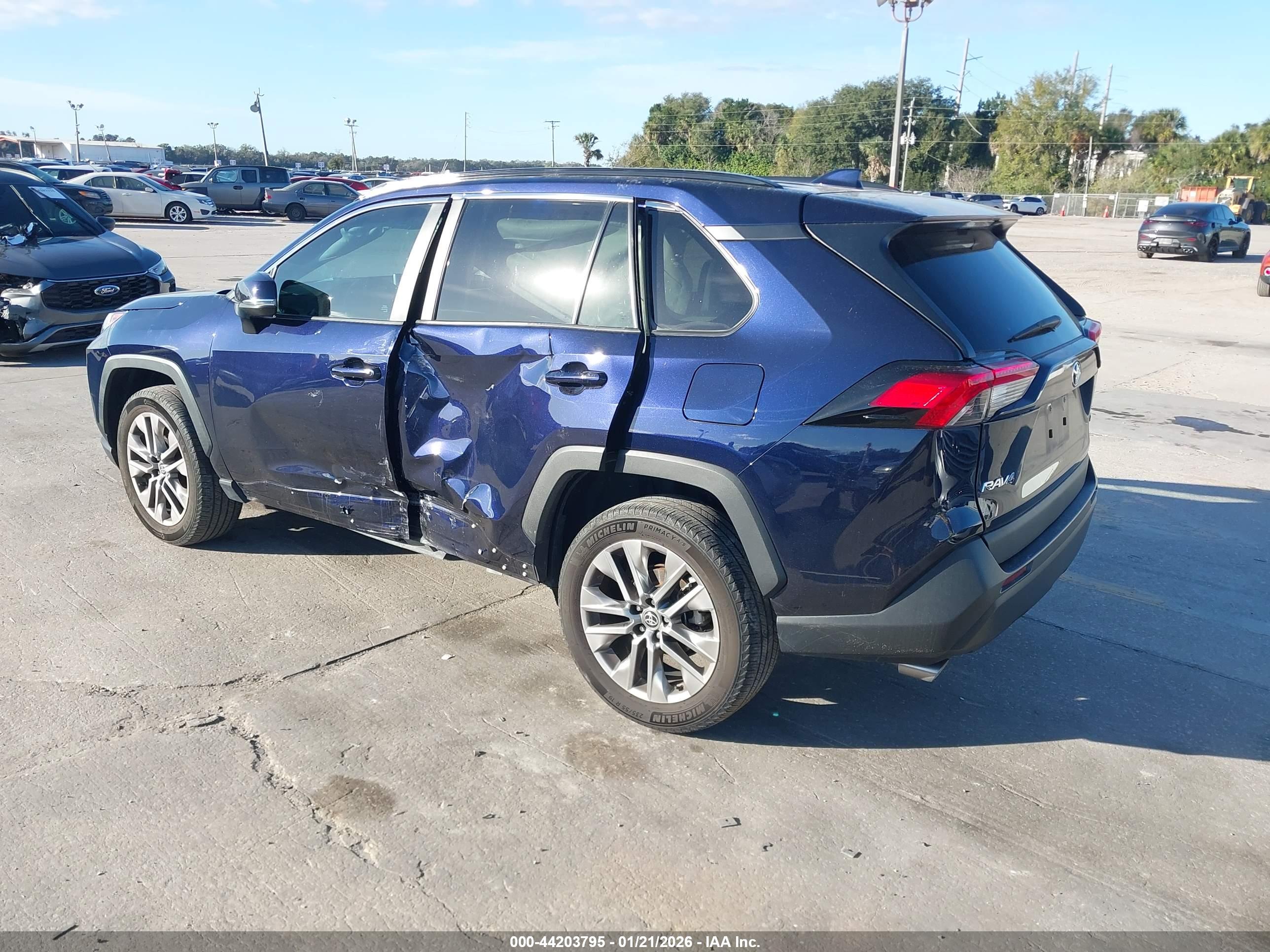 TOYOTA RAV4 image 3