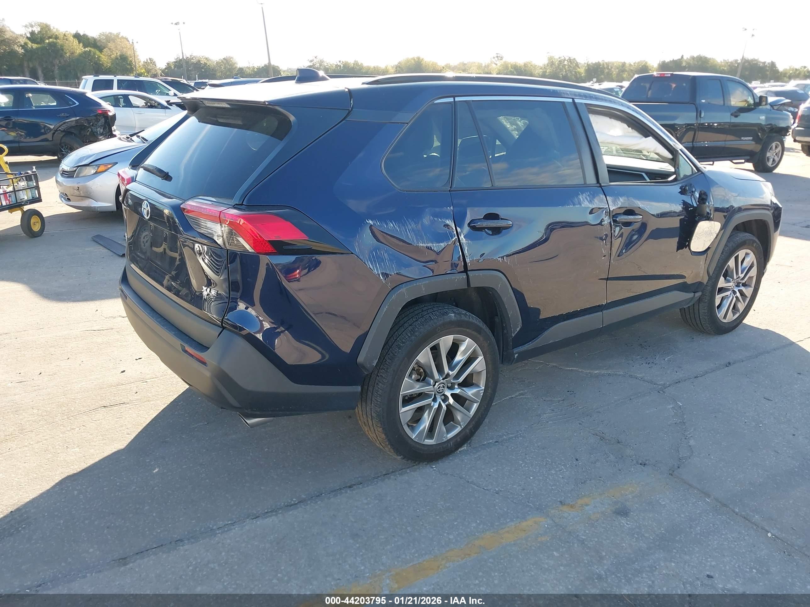 TOYOTA RAV4 image 4
