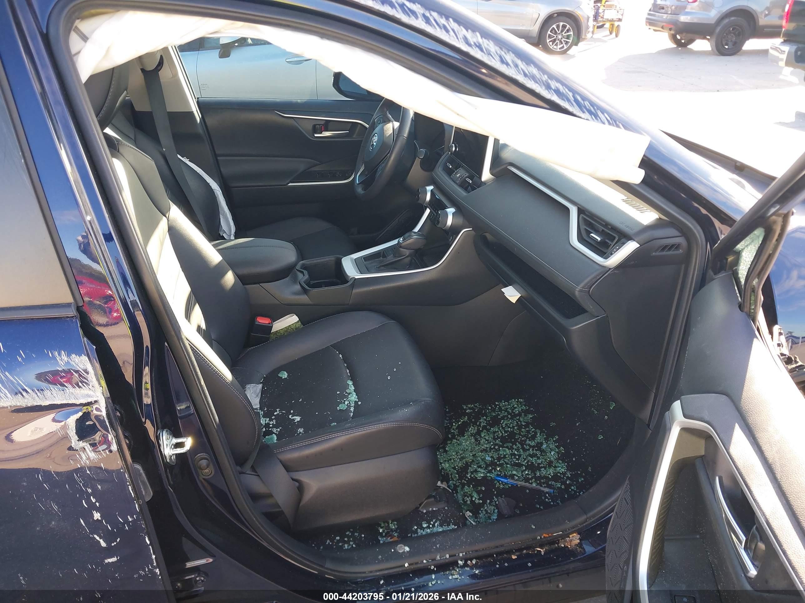 TOYOTA RAV4 image 5