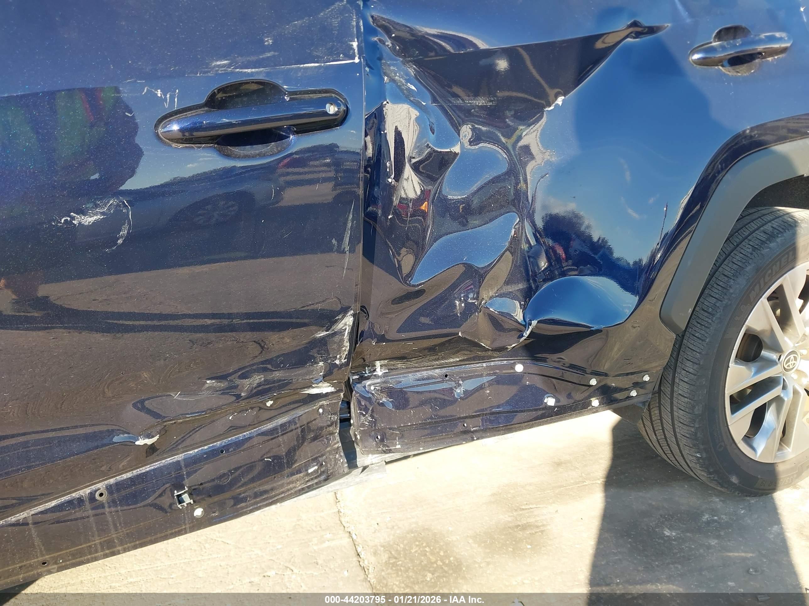 TOYOTA RAV4 image 6