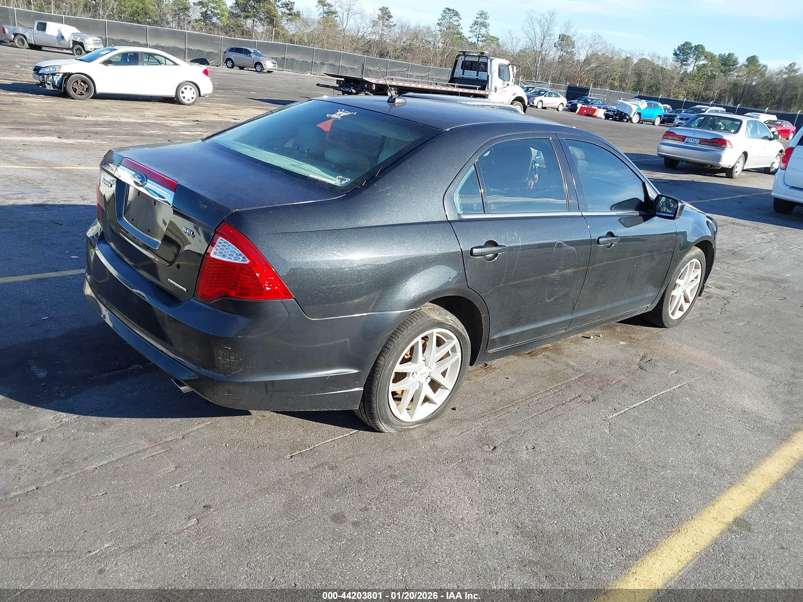 FORD FUSION image 4