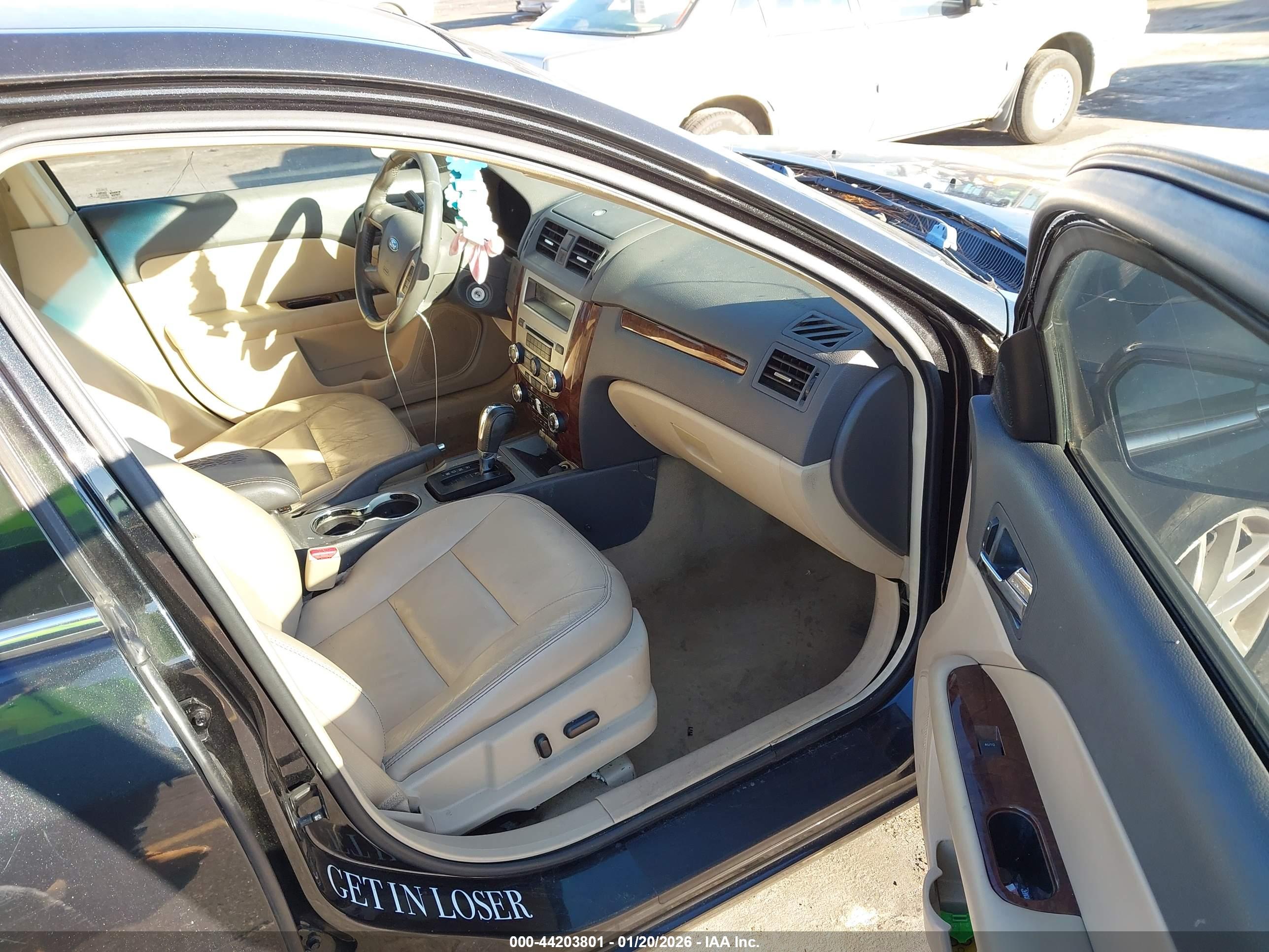 FORD FUSION image 5