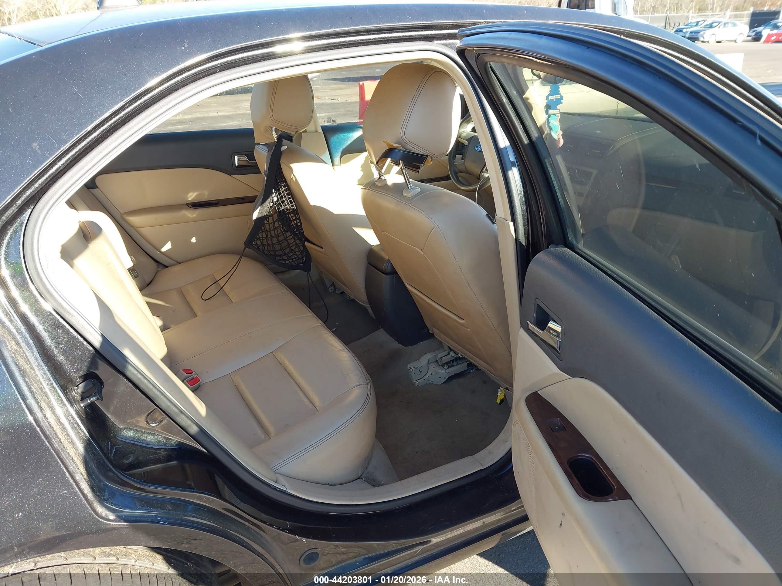 FORD FUSION image 8