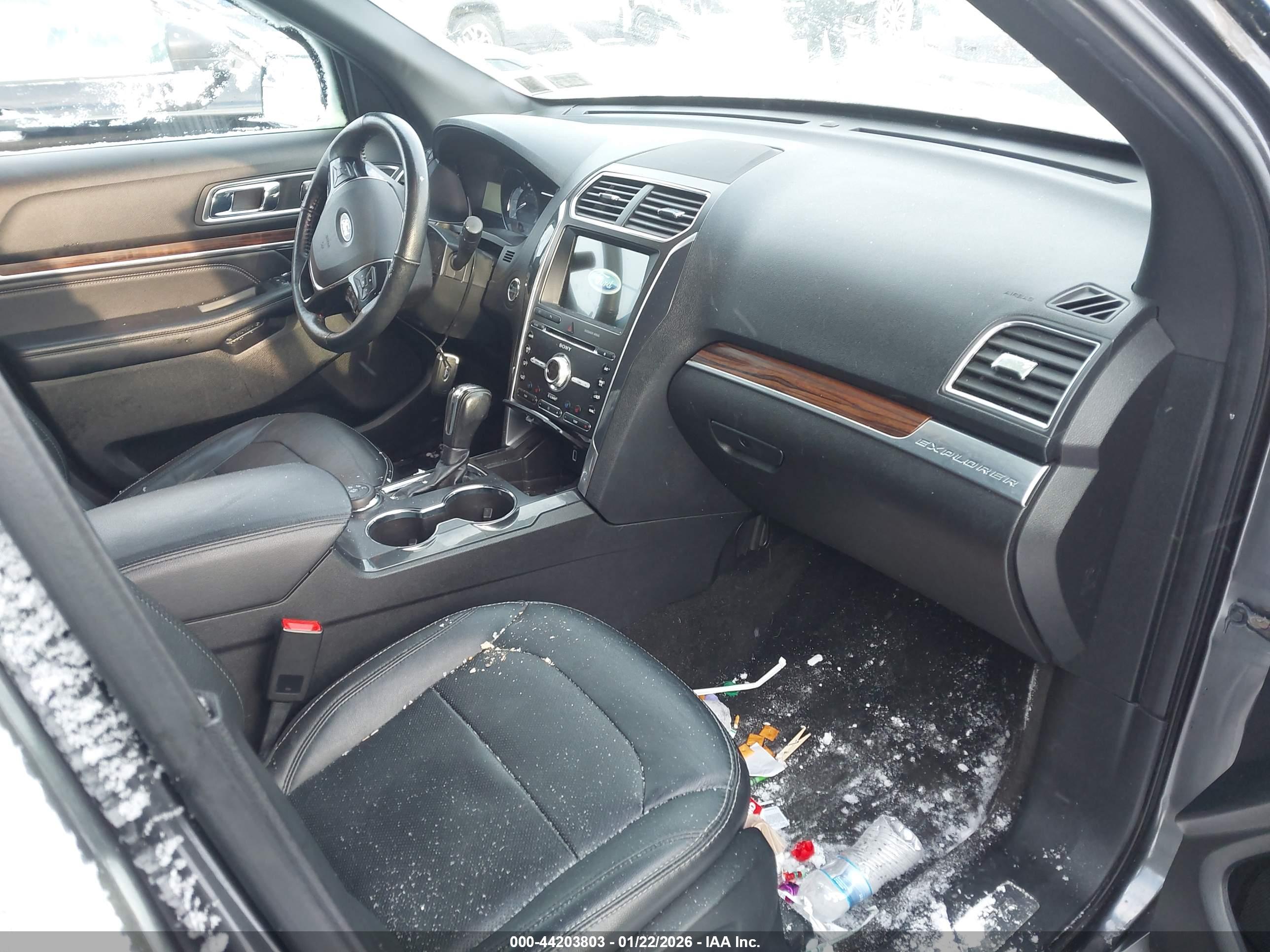 FORD EXPLORER image 5