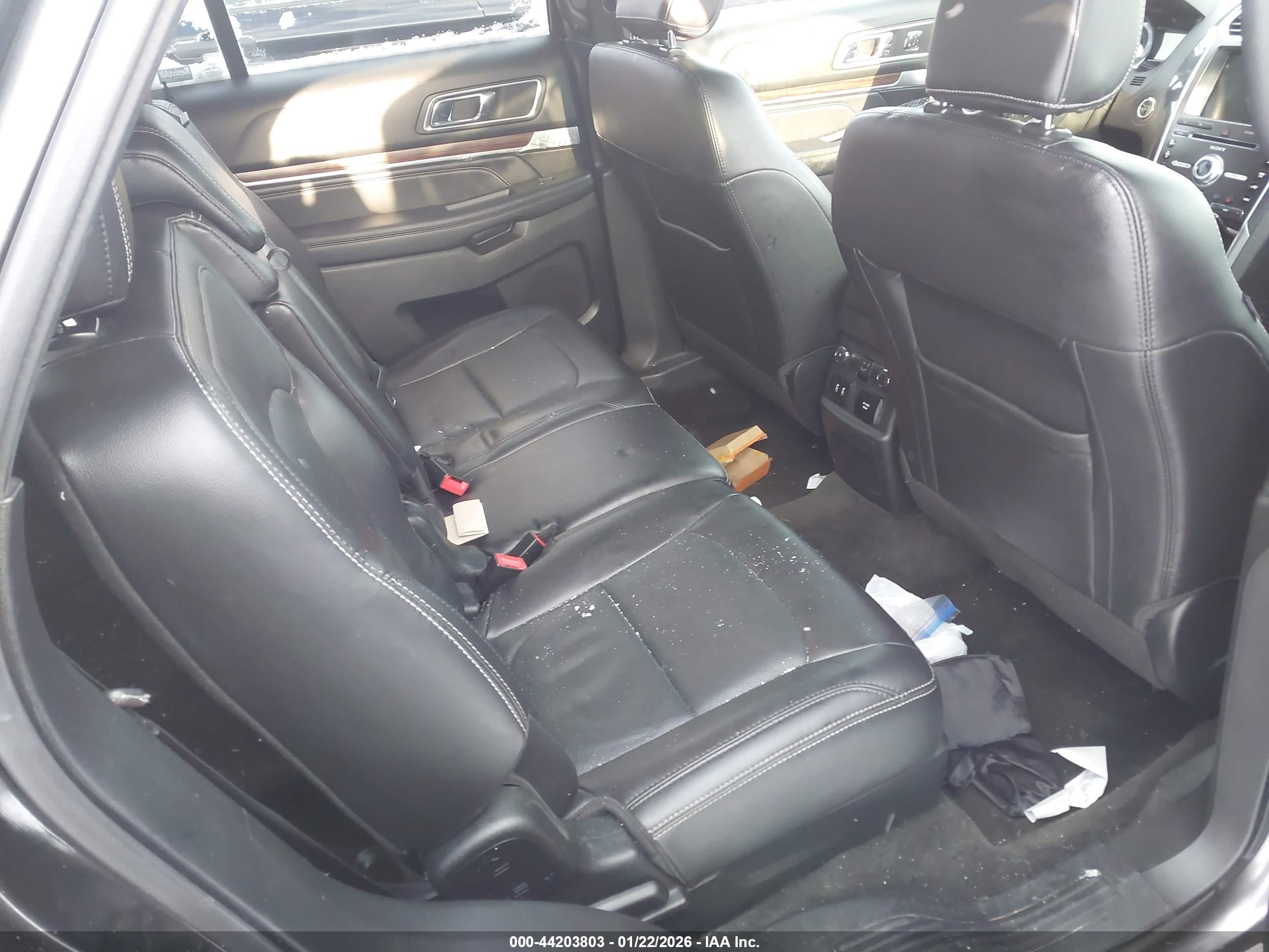 FORD EXPLORER image 8
