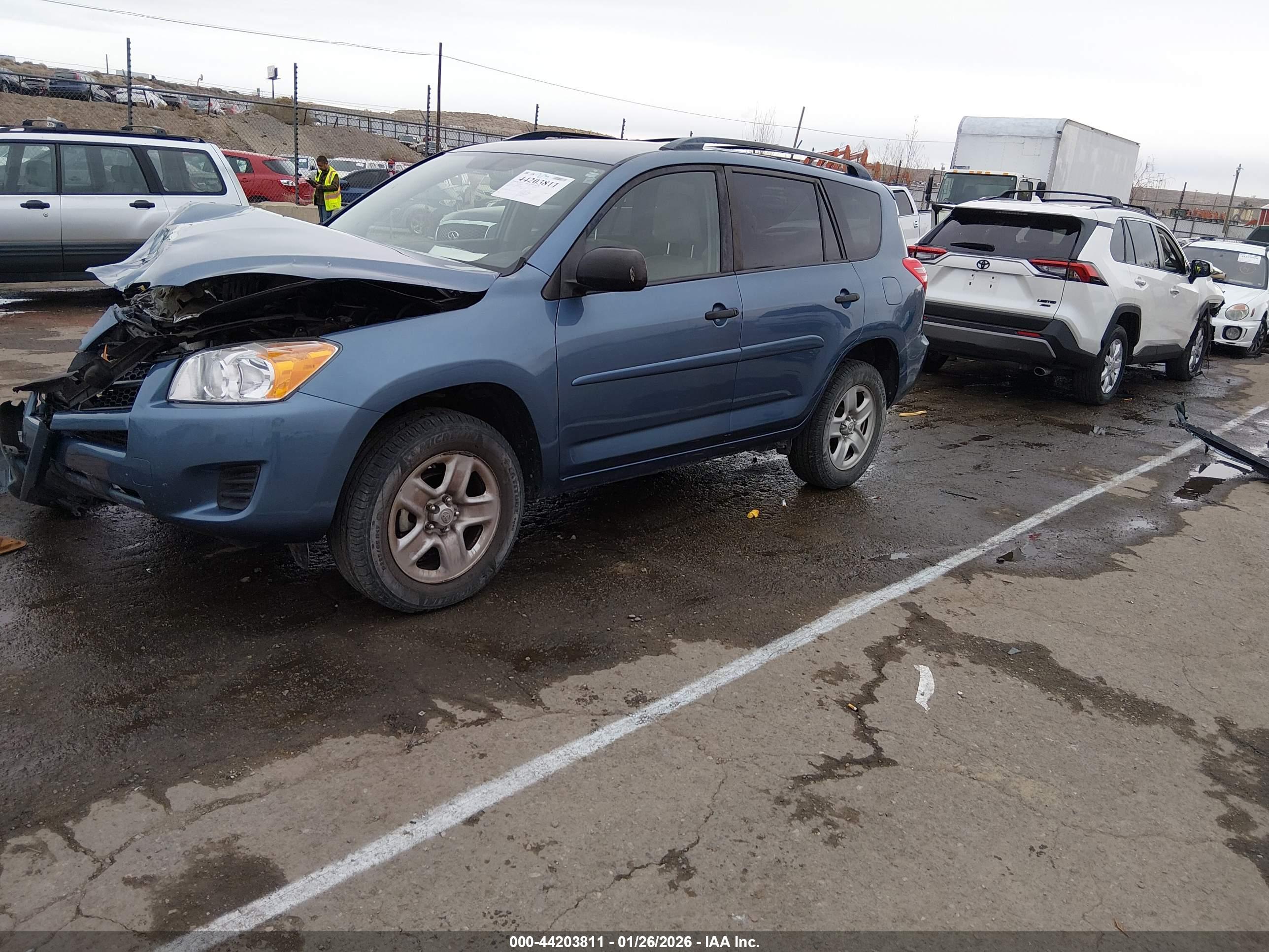 TOYOTA RAV4 image 2