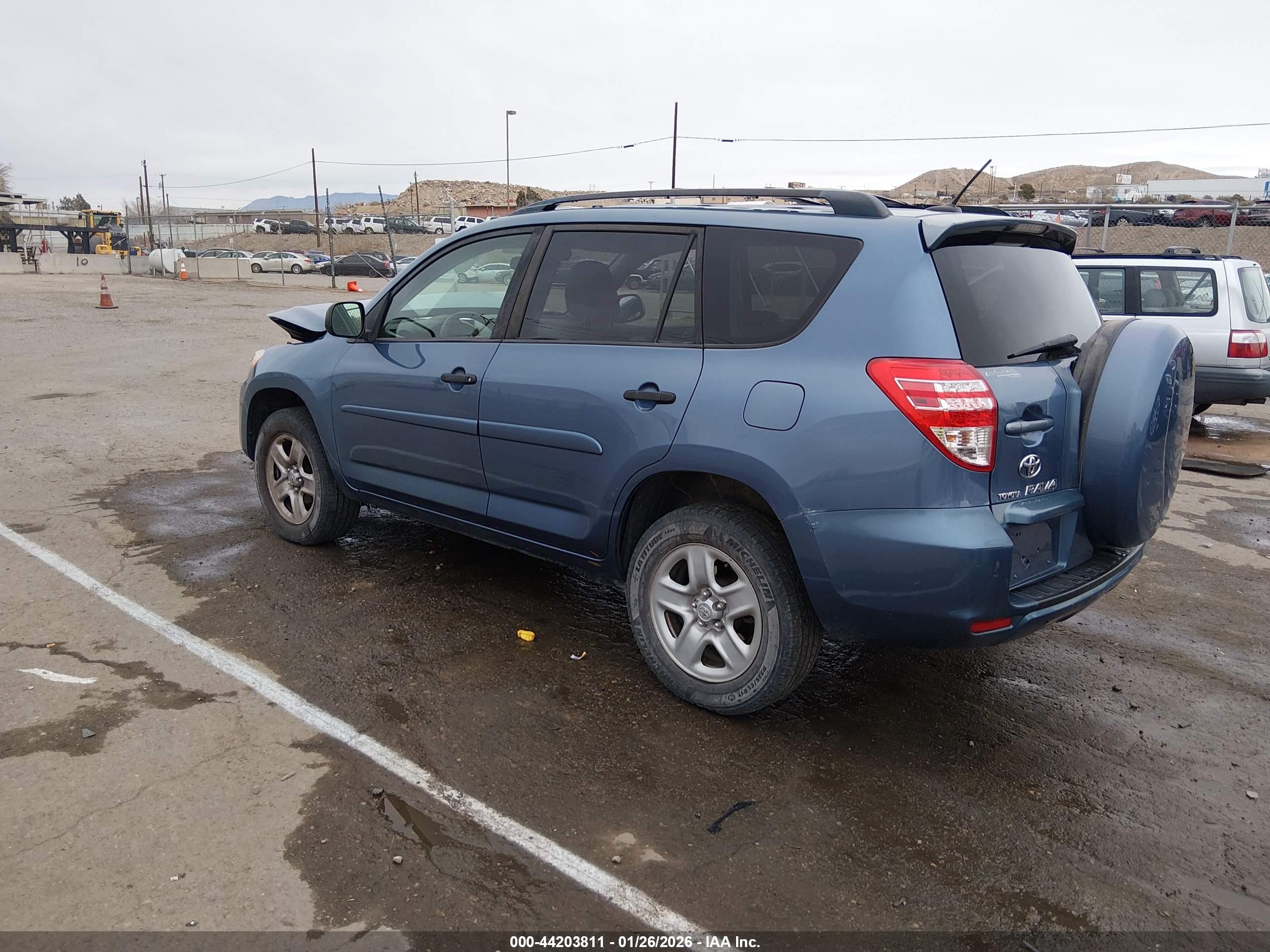 TOYOTA RAV4 image 3