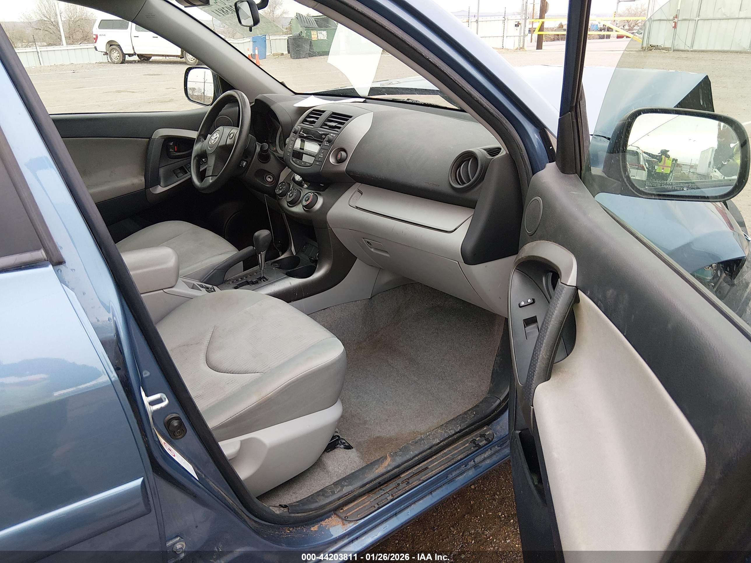 TOYOTA RAV4 image 5