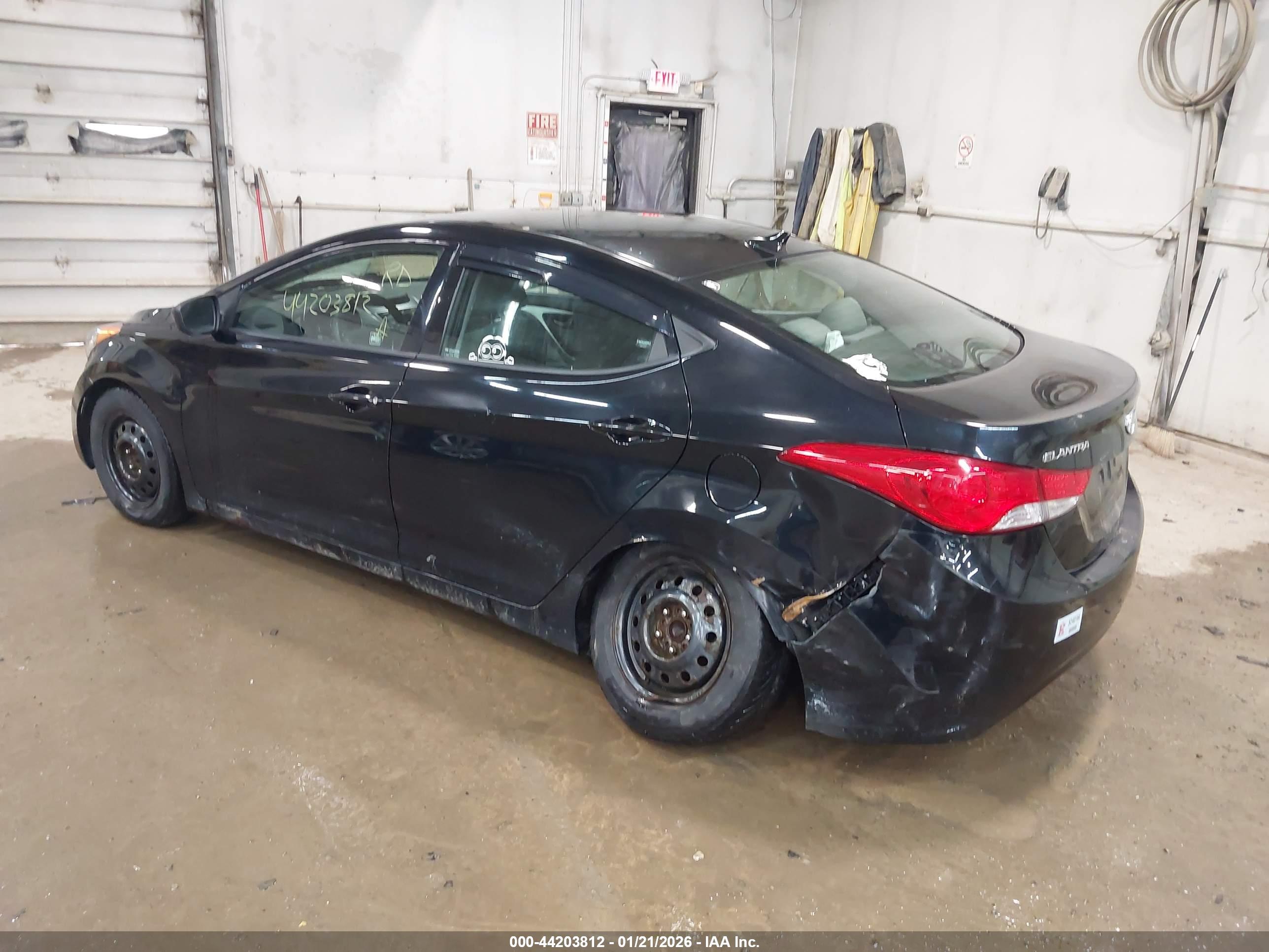 HYUNDAI ELANTRA image 3