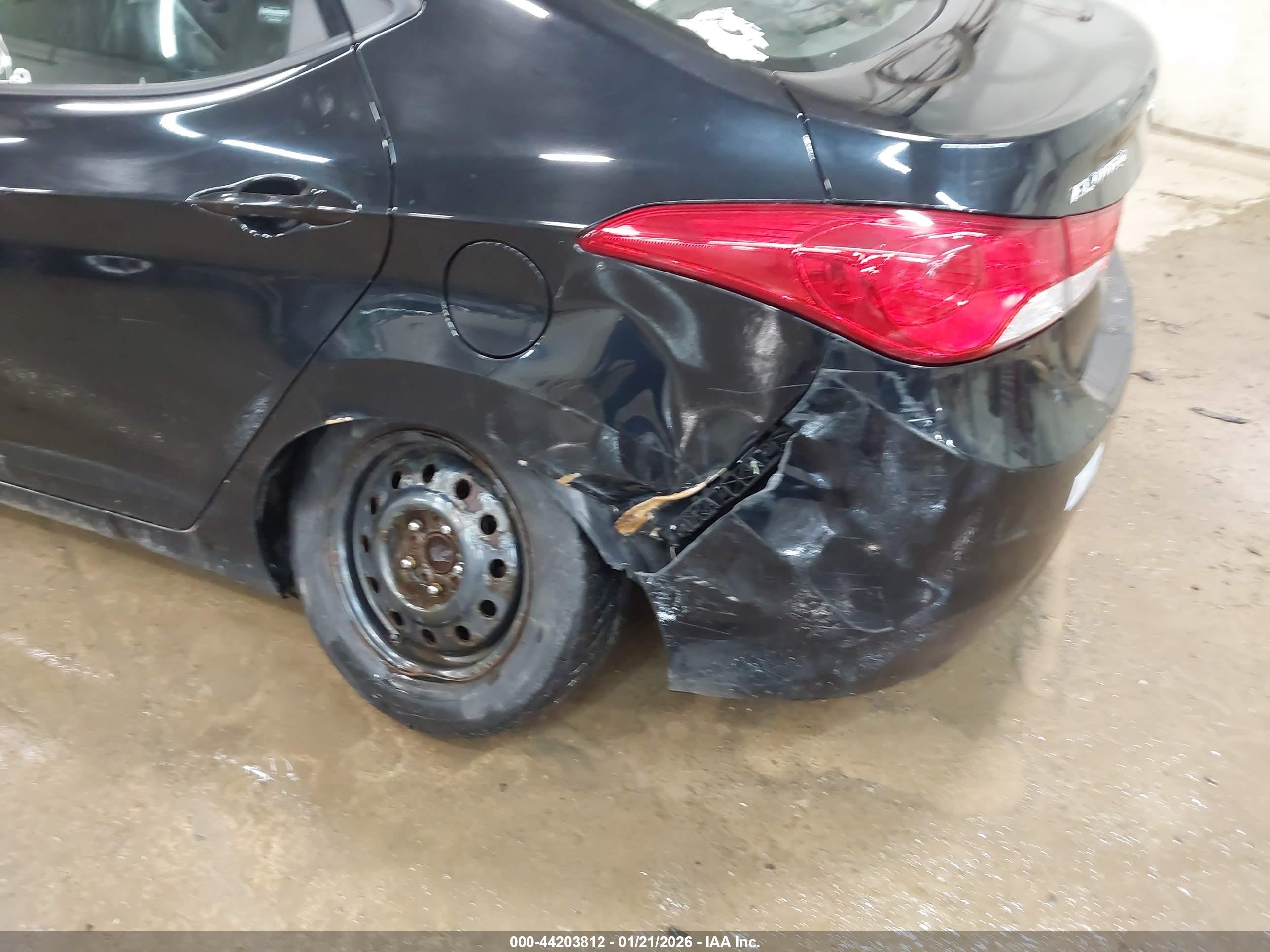 HYUNDAI ELANTRA image 6