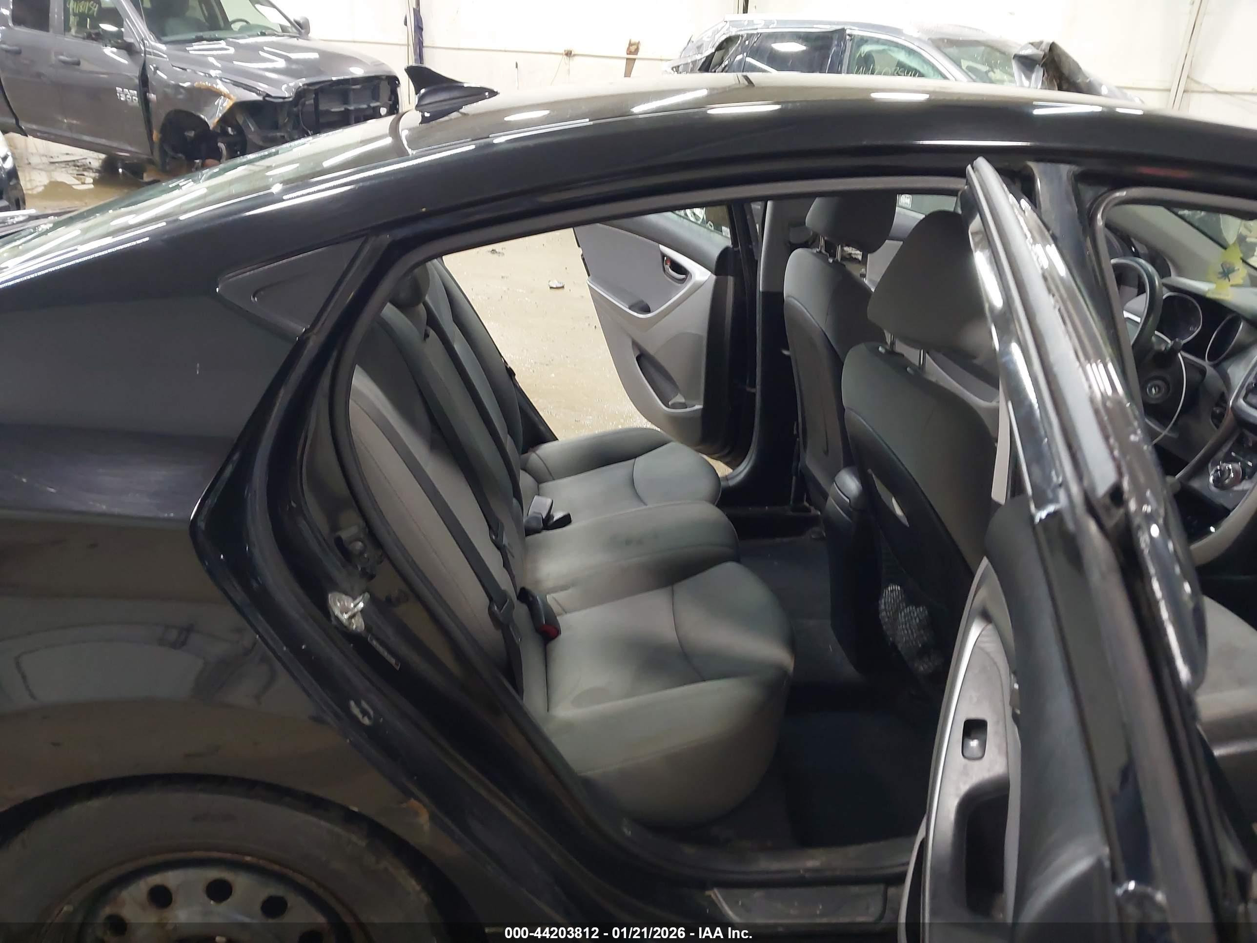 HYUNDAI ELANTRA image 8