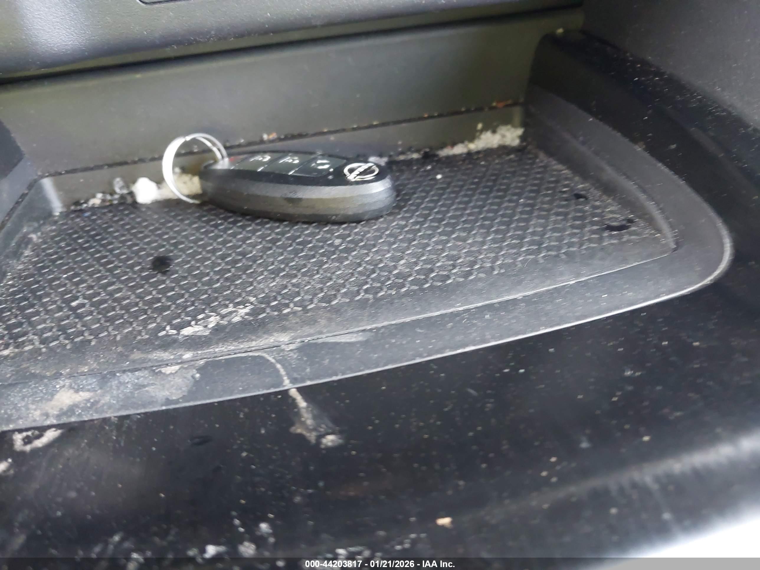 NISSAN ROGUE image 11