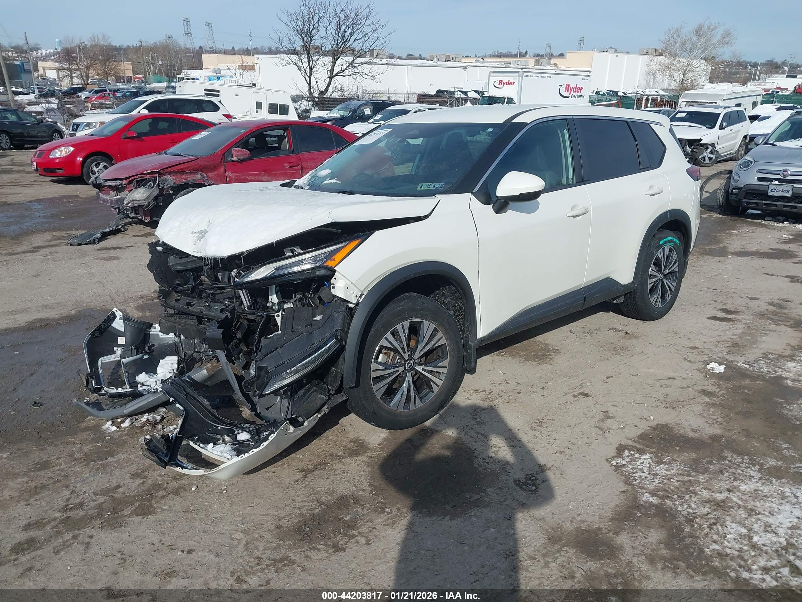NISSAN ROGUE image 2