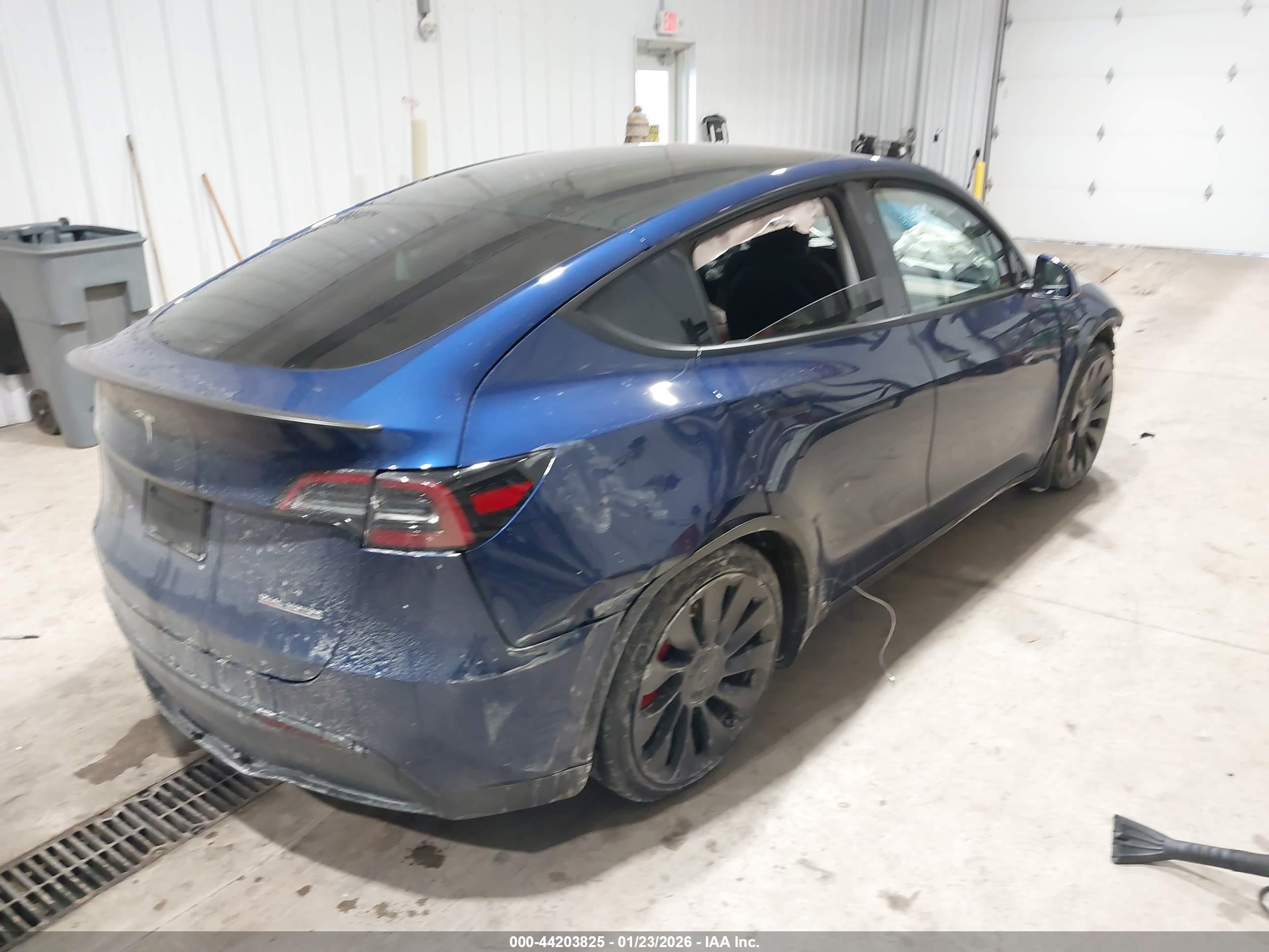 TESLA MODEL image 4