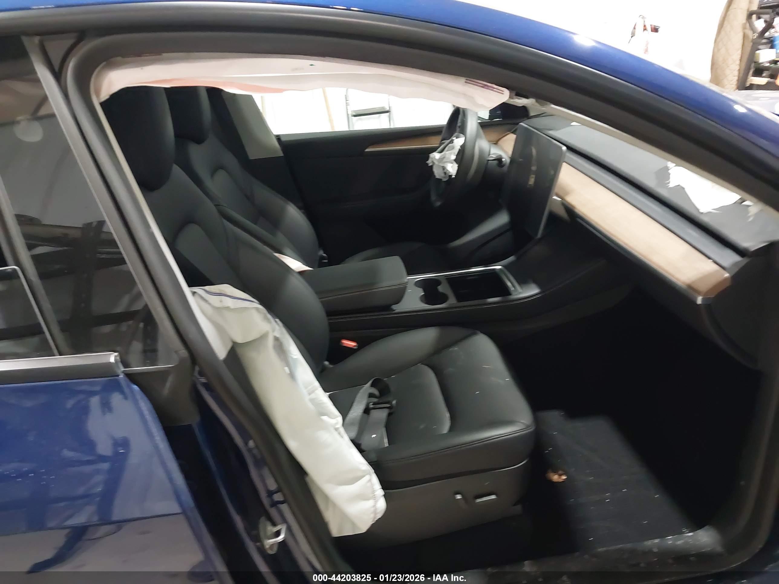 TESLA MODEL image 5