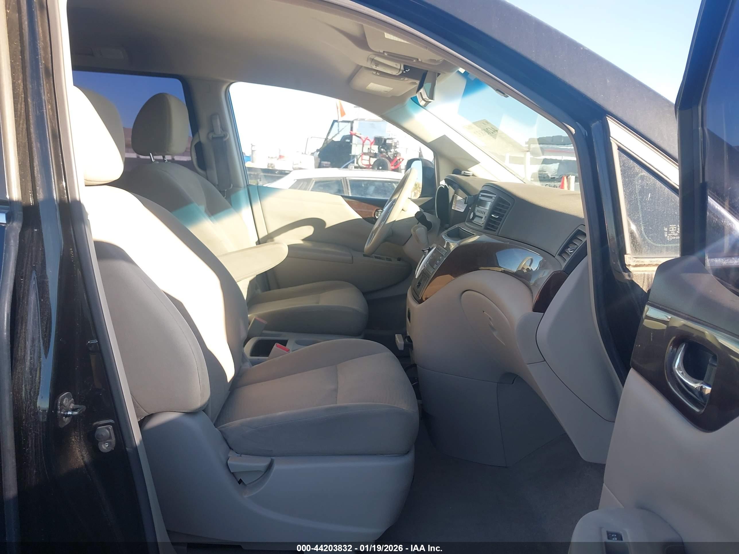 NISSAN QUEST image 5