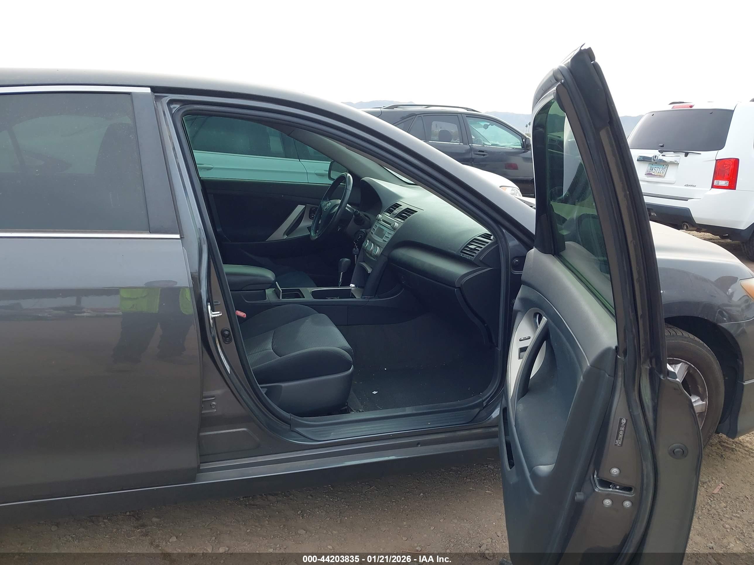 TOYOTA CAMRY image 5