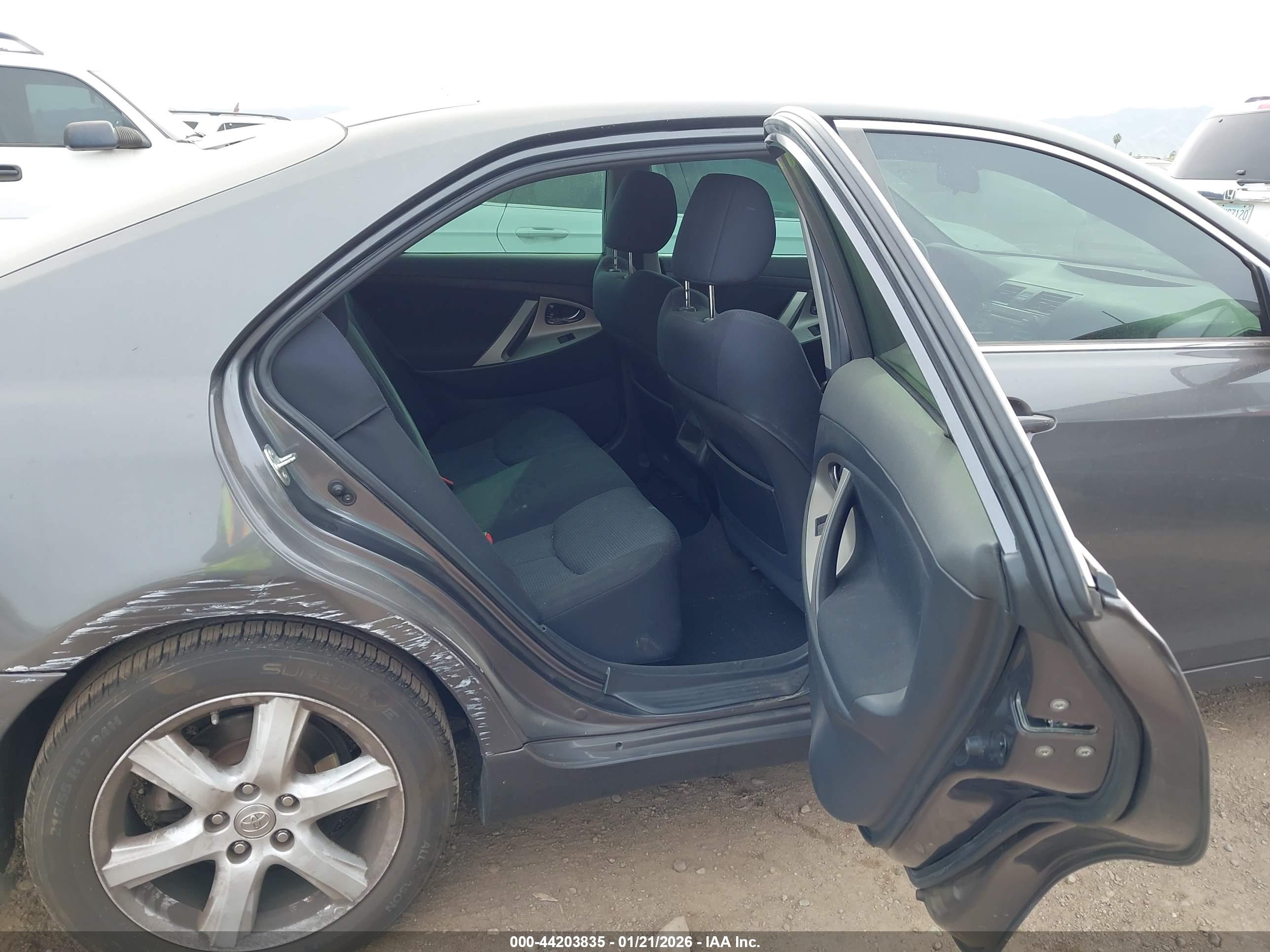 TOYOTA CAMRY image 8