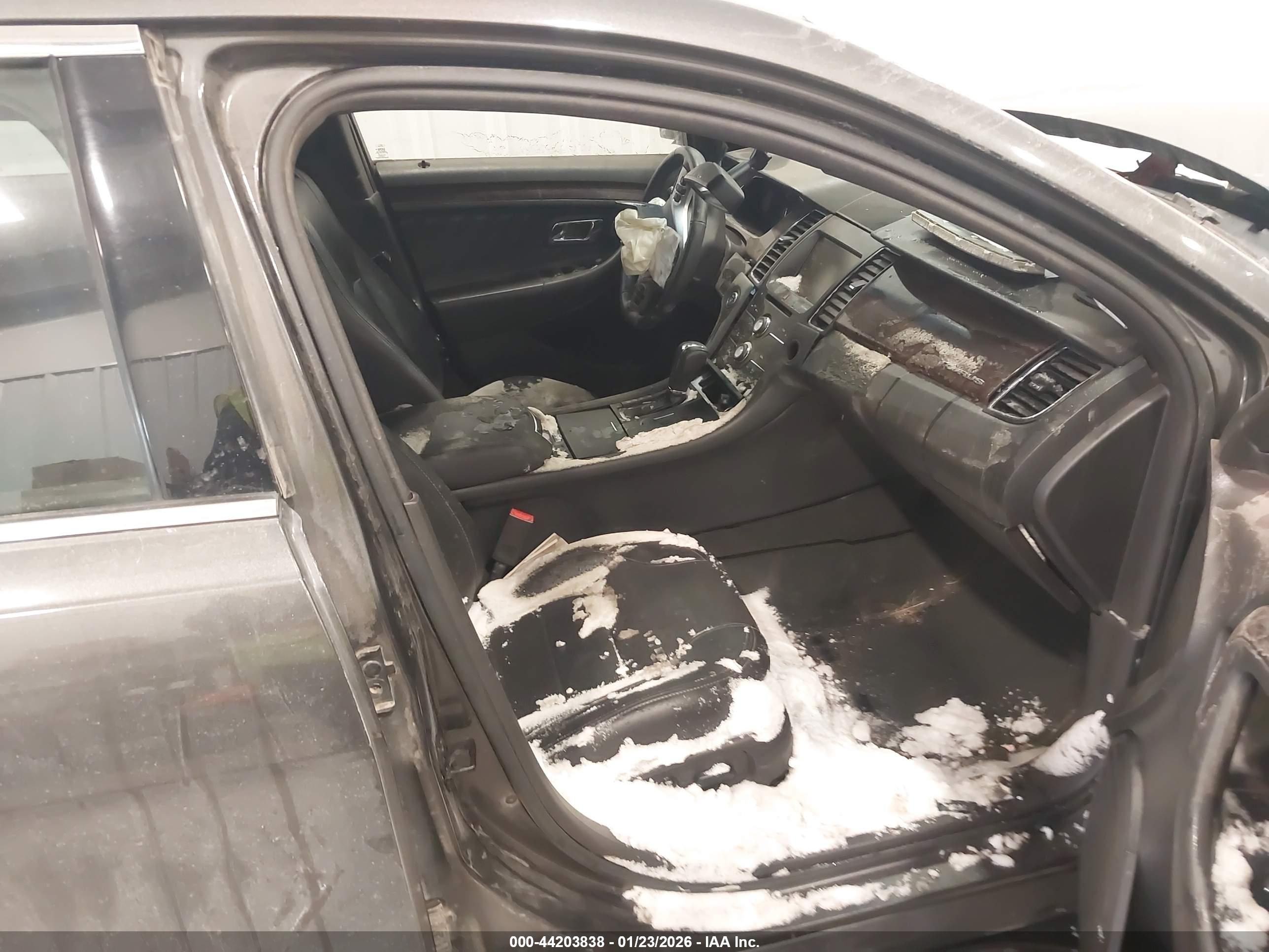 FORD TAURUS image 5
