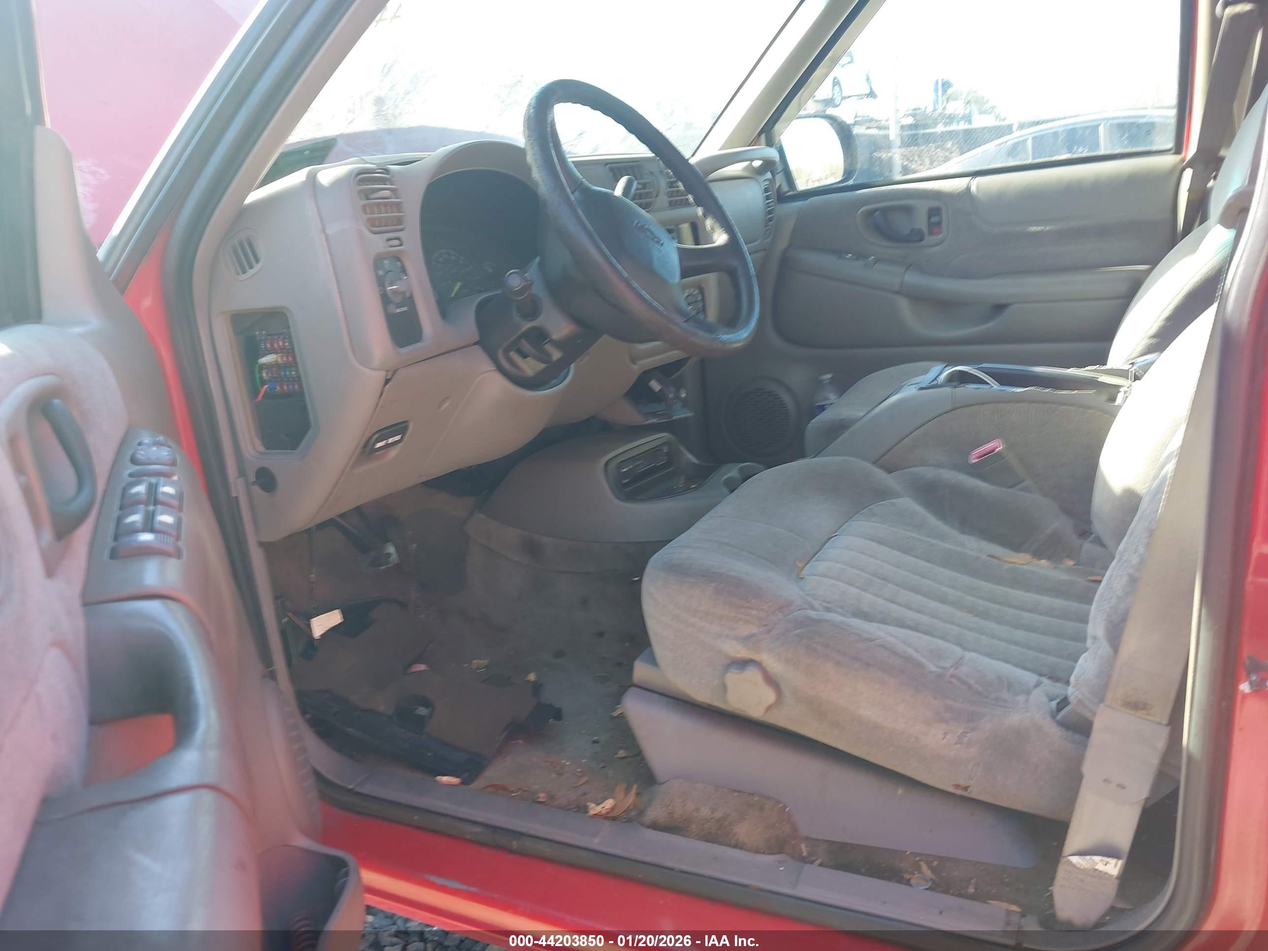 CHEVROLET BLAZER image 5