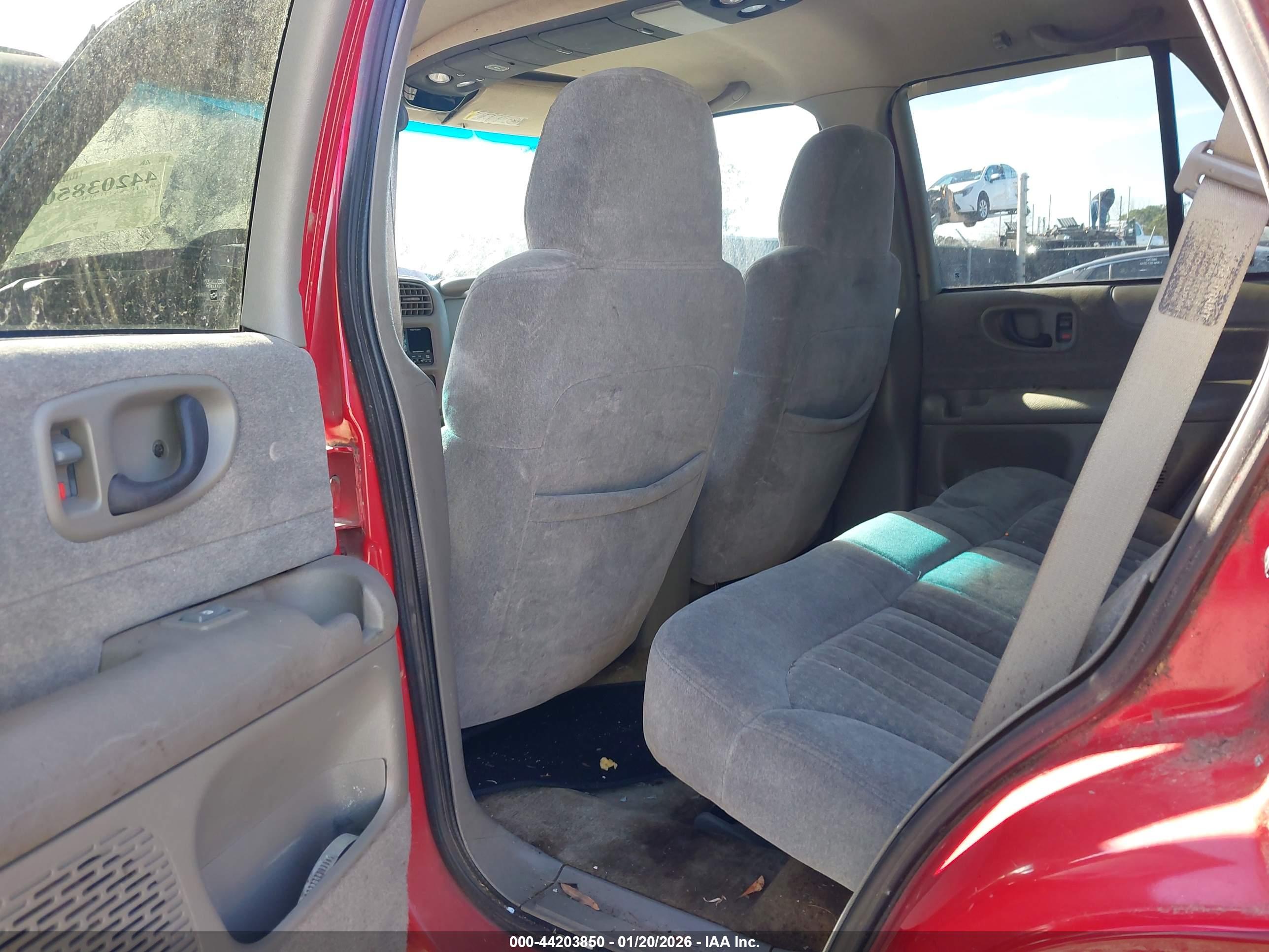 CHEVROLET BLAZER image 8