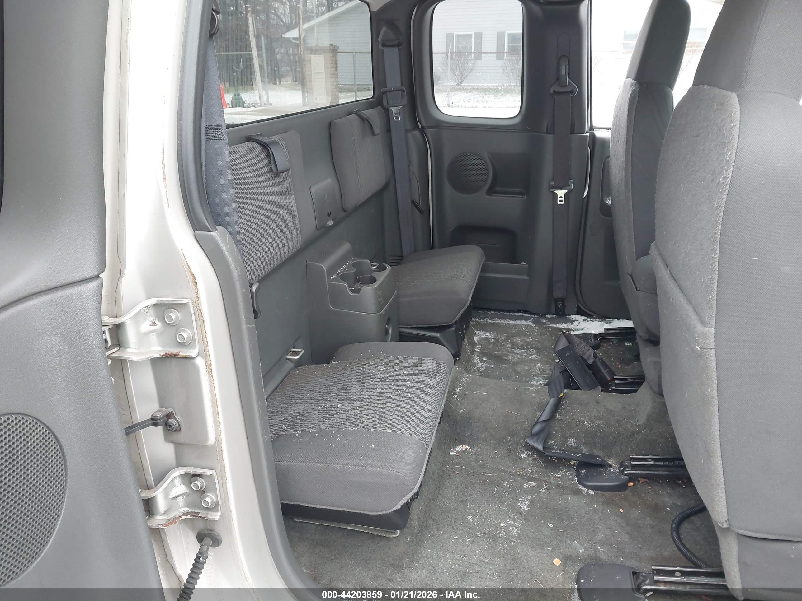 CHEVROLET COLORADO image 8