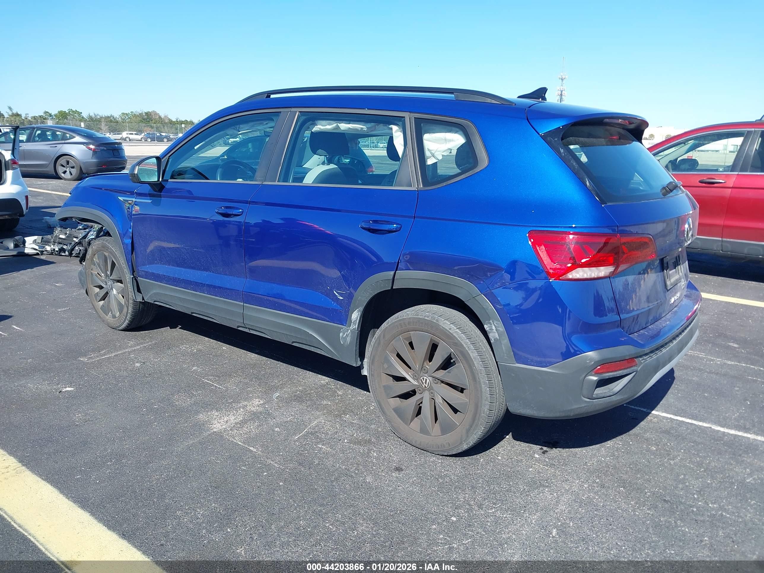 VOLKSWAGEN TAOS image 3