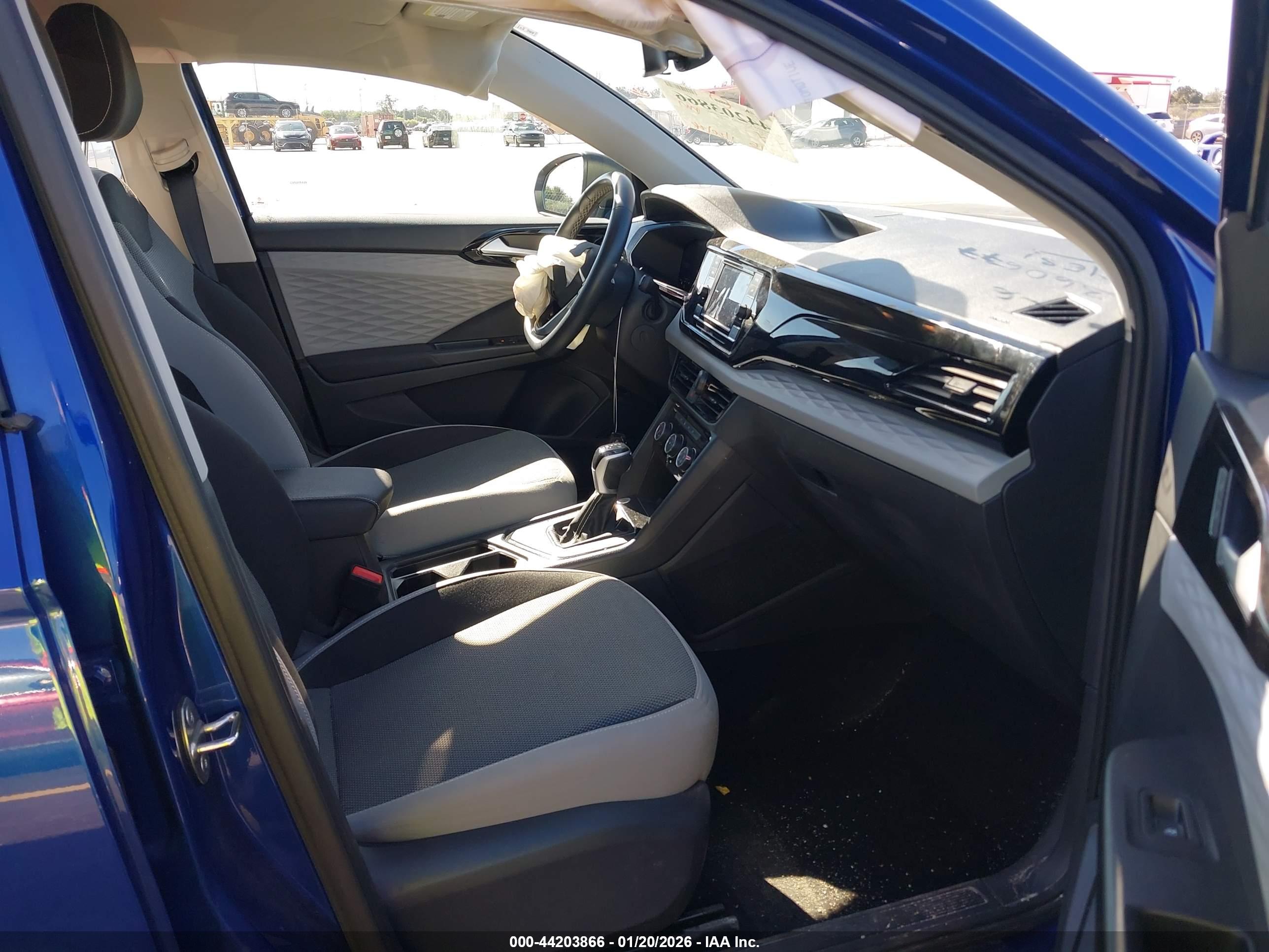 VOLKSWAGEN TAOS image 5