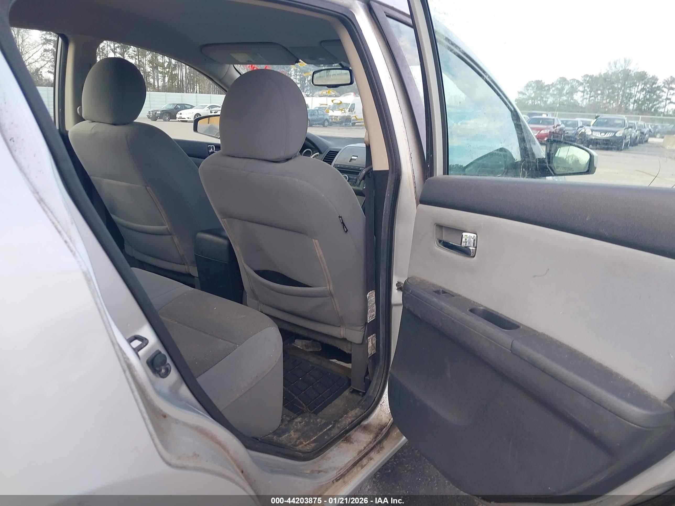 NISSAN SENTRA image 8