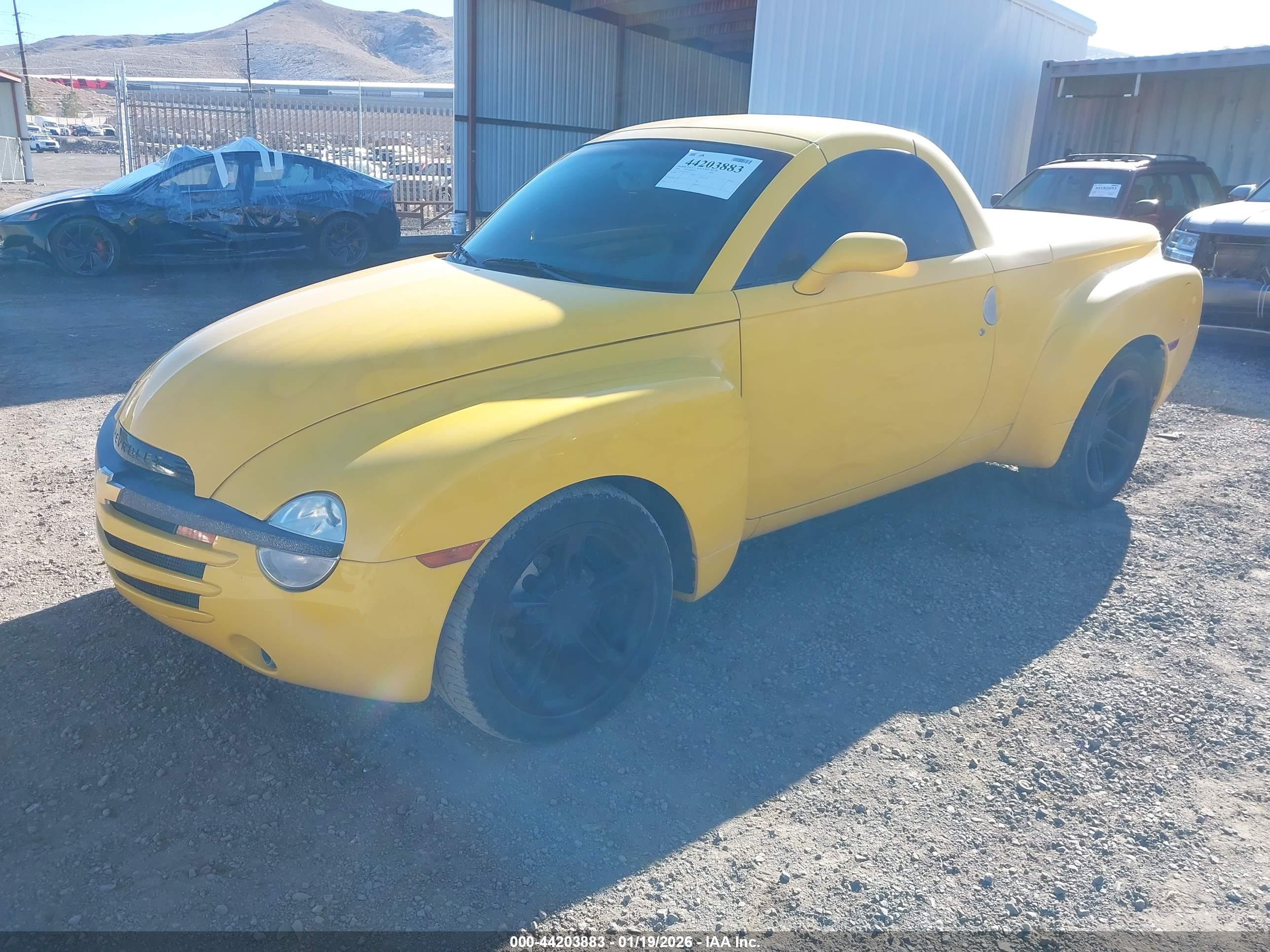 CHEVROLET SSR image 2