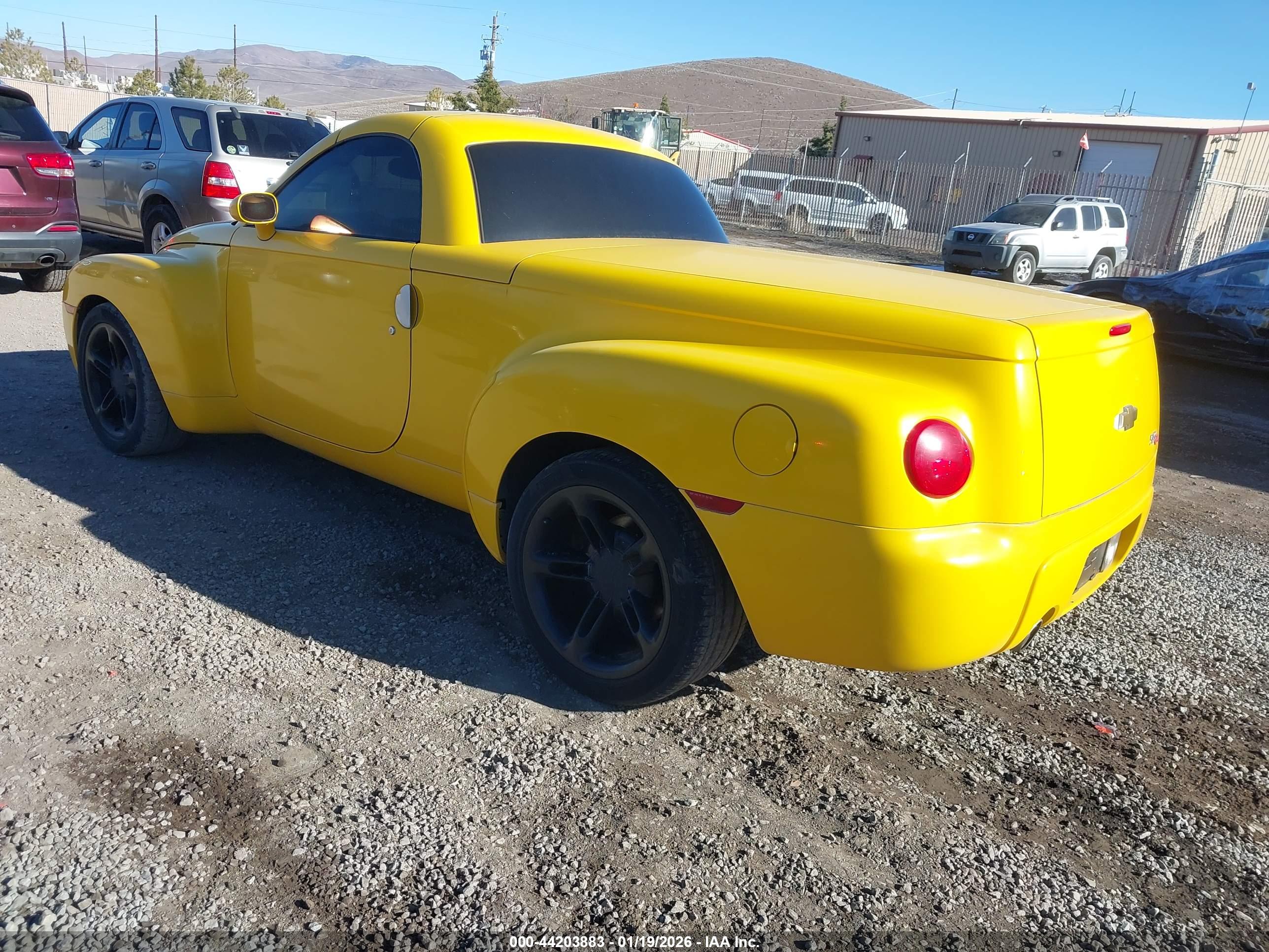 CHEVROLET SSR image 3