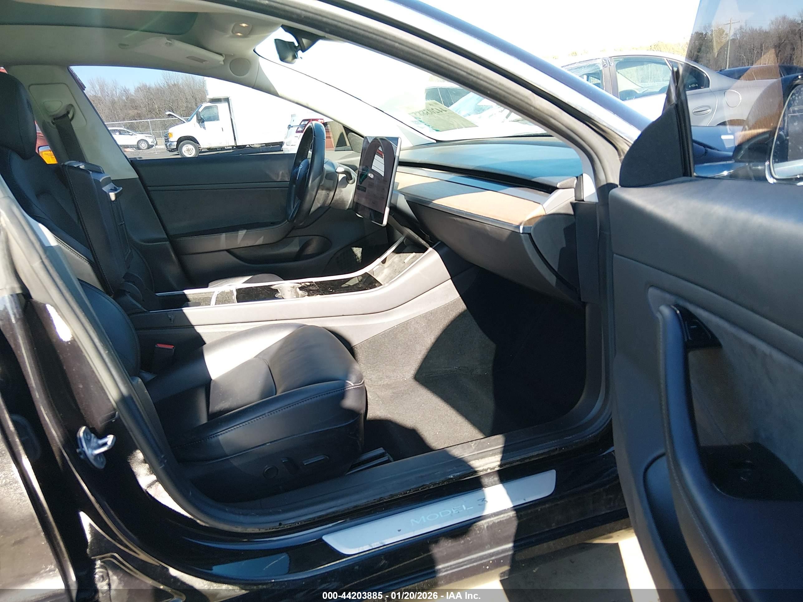 TESLA MODEL image 5