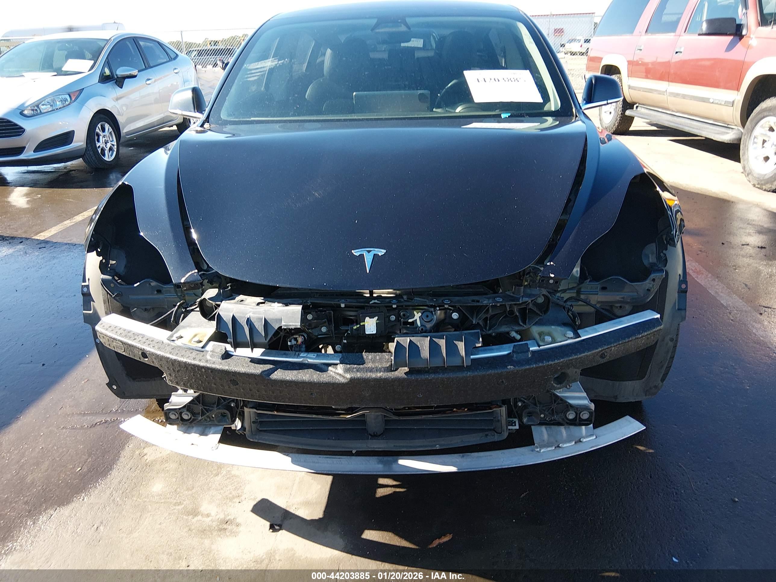 TESLA MODEL image 6